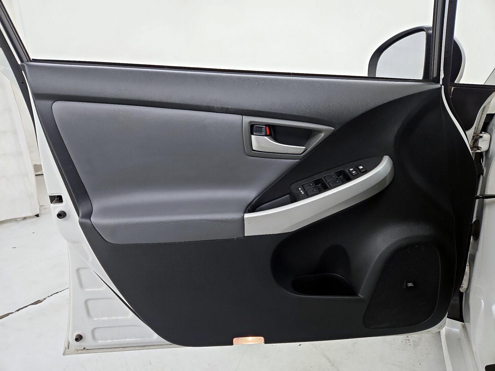 Thumbnail: 2015 Toyota Prius - 12