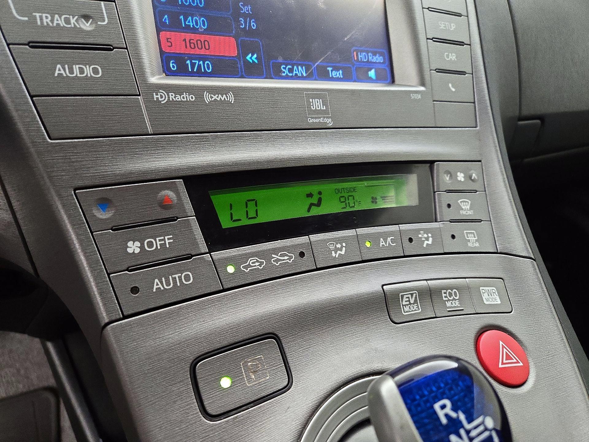 Thumbnail: 2015 Toyota Prius - 16