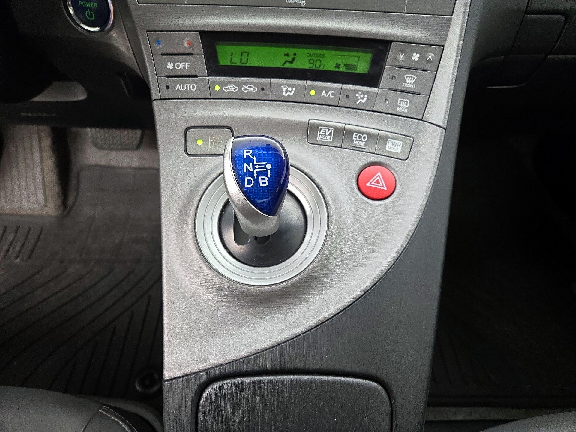 Thumbnail: 2015 Toyota Prius - 17
