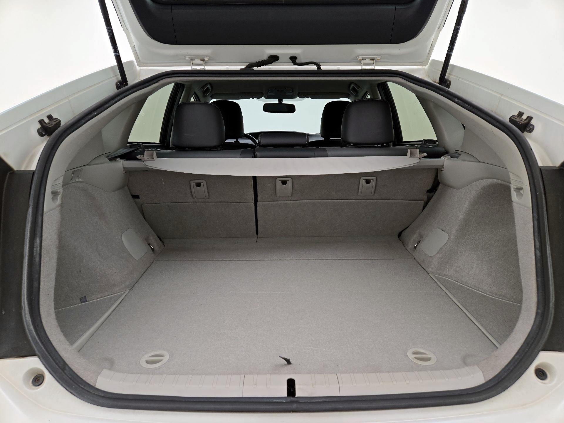 Thumbnail: 2015 Toyota Prius - 20