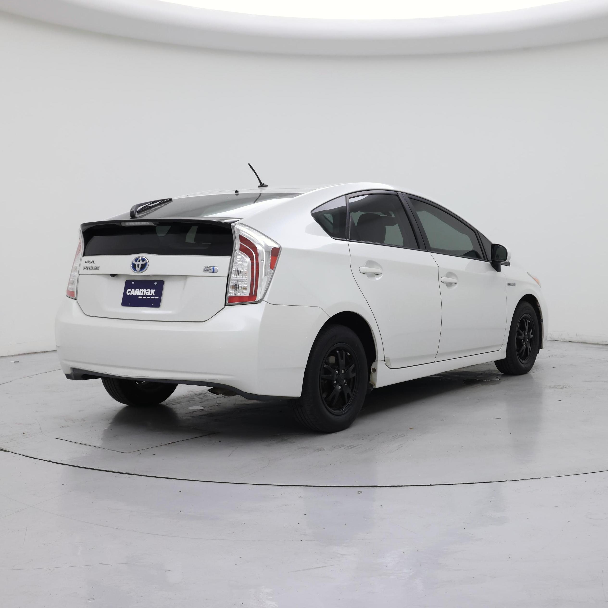 Thumbnail: 2015 Toyota Prius - 8