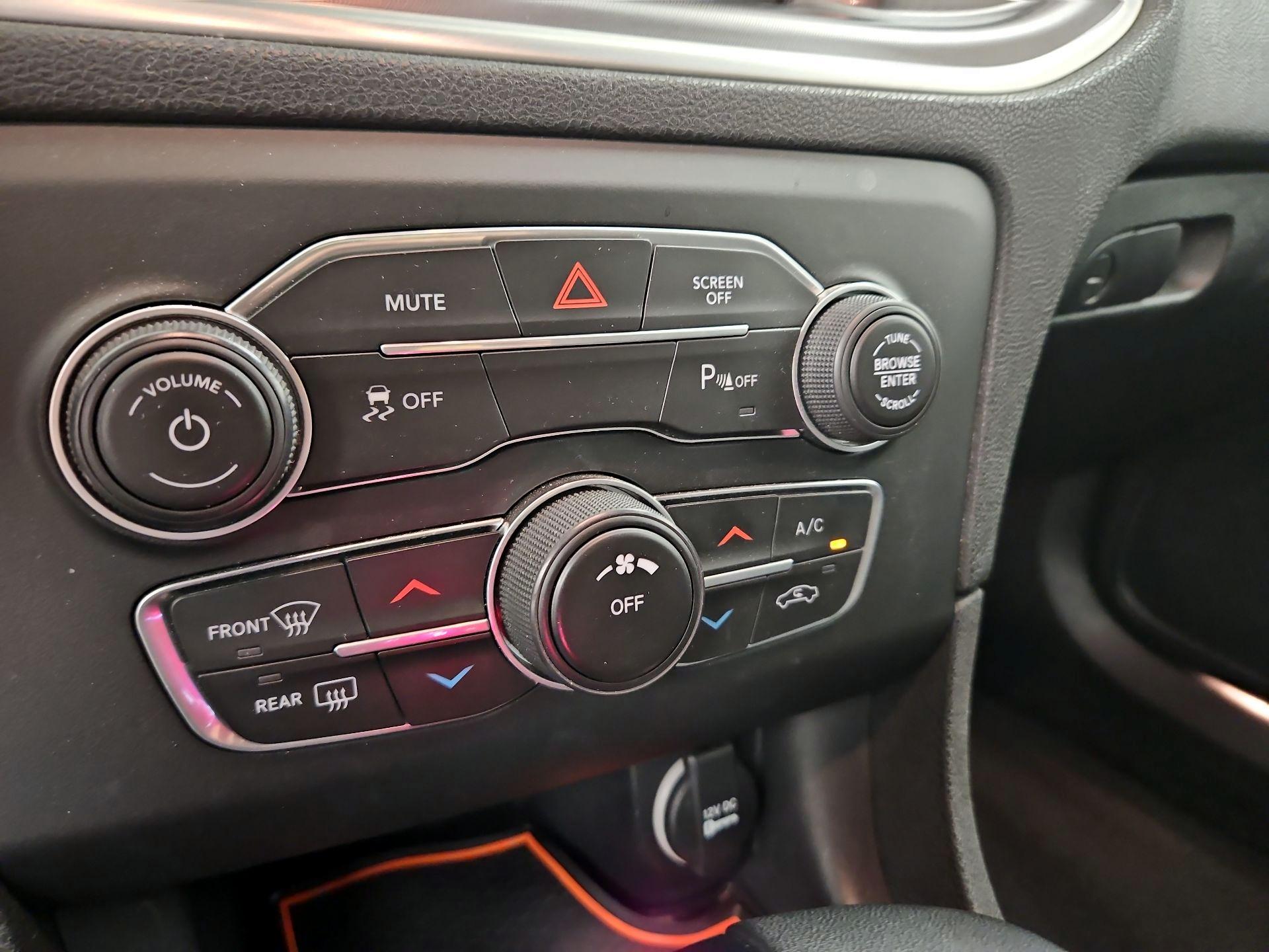 Thumbnail: 2020 Dodge Charger - 16