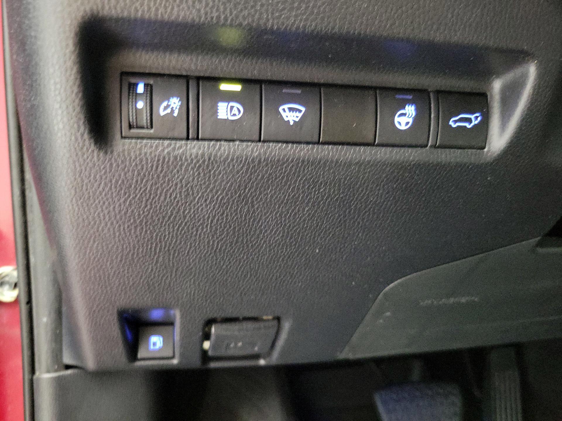 Thumbnail: 2020 Toyota RAV4 - 13