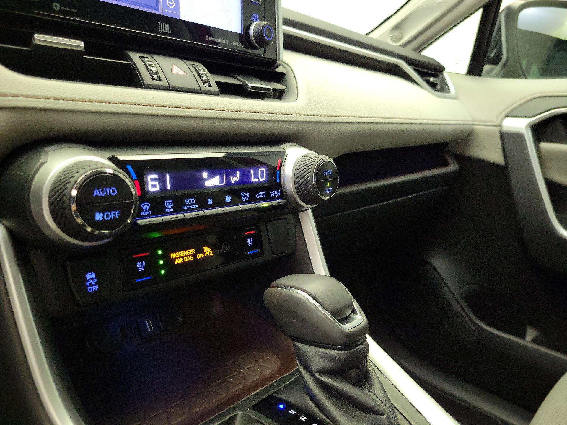 Thumbnail: 2020 Toyota RAV4 - 17