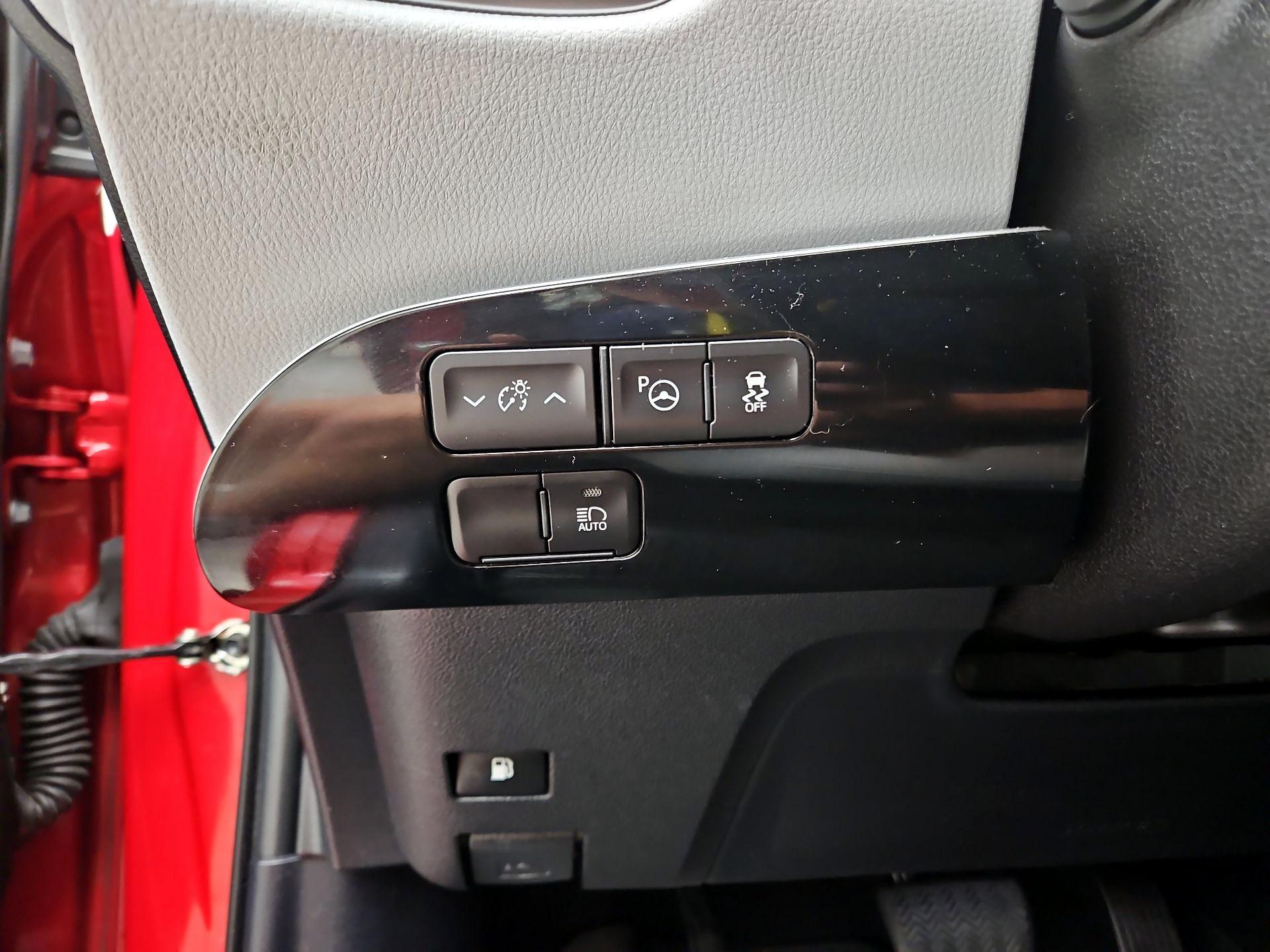 Thumbnail: 2022 Toyota Prius - 13
