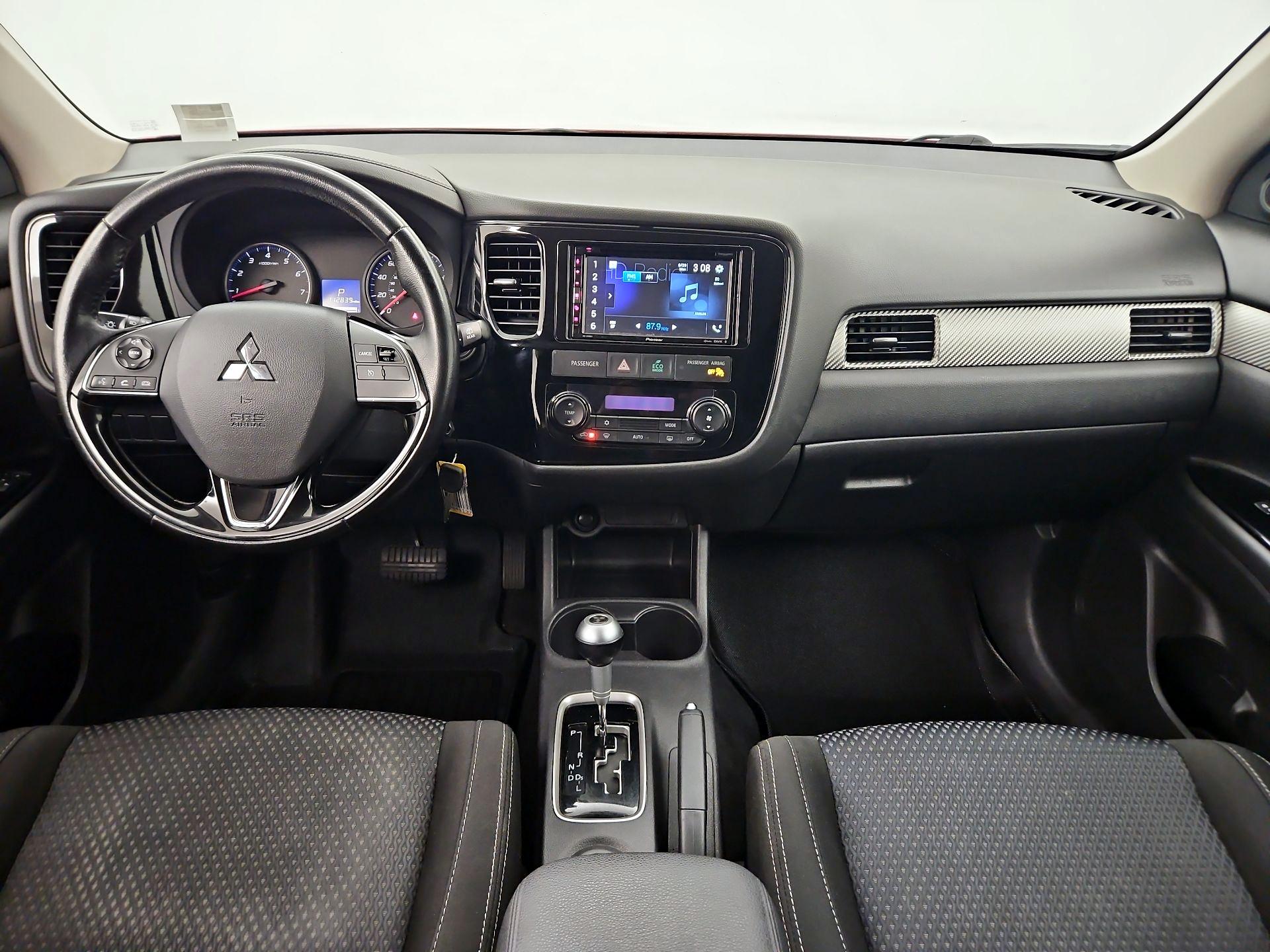 Thumbnail: 2016 Mitsubishi Outlander - 9