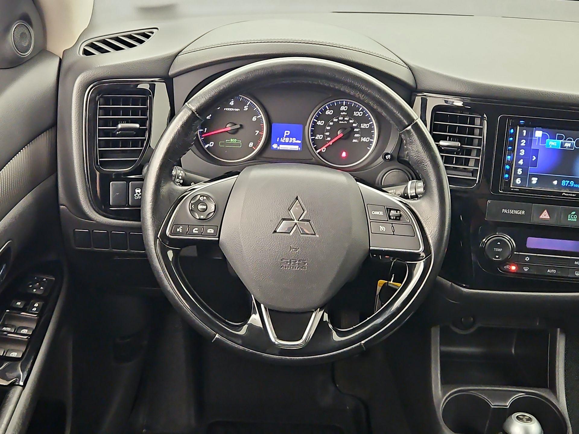 Thumbnail: 2016 Mitsubishi Outlander - 10