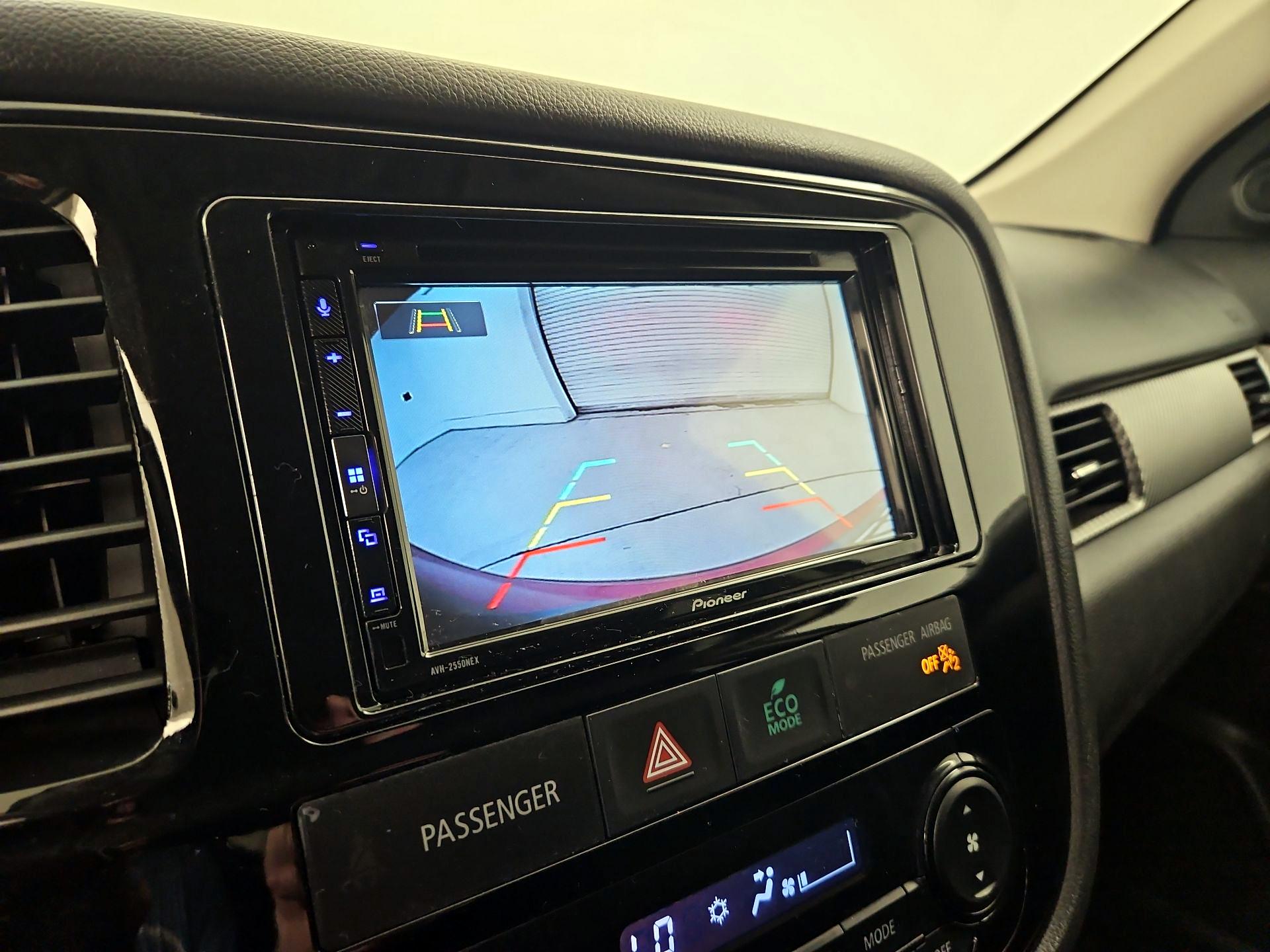 Thumbnail: 2016 Mitsubishi Outlander - 14
