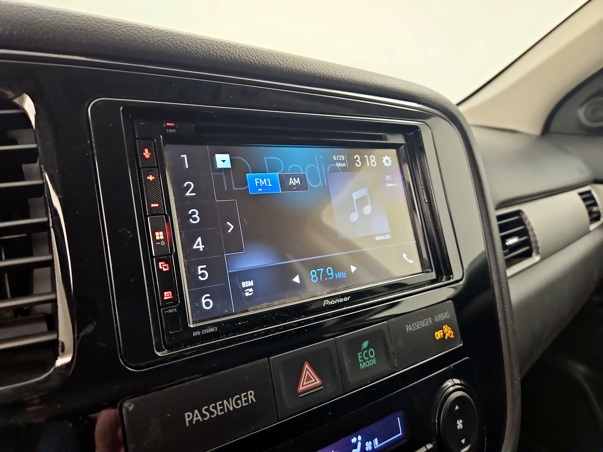 Thumbnail: 2016 Mitsubishi Outlander - 15