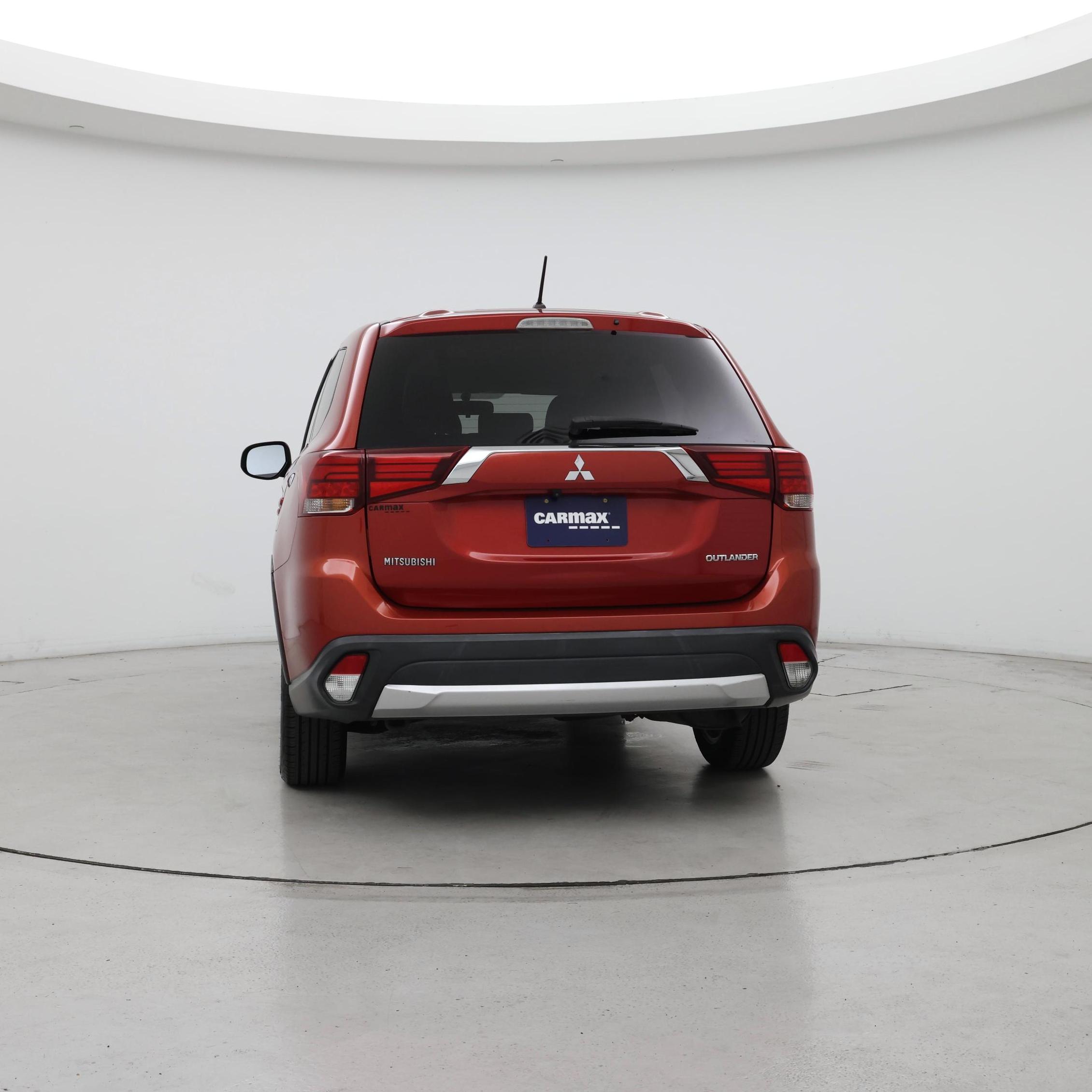 Thumbnail: 2016 Mitsubishi Outlander - 6