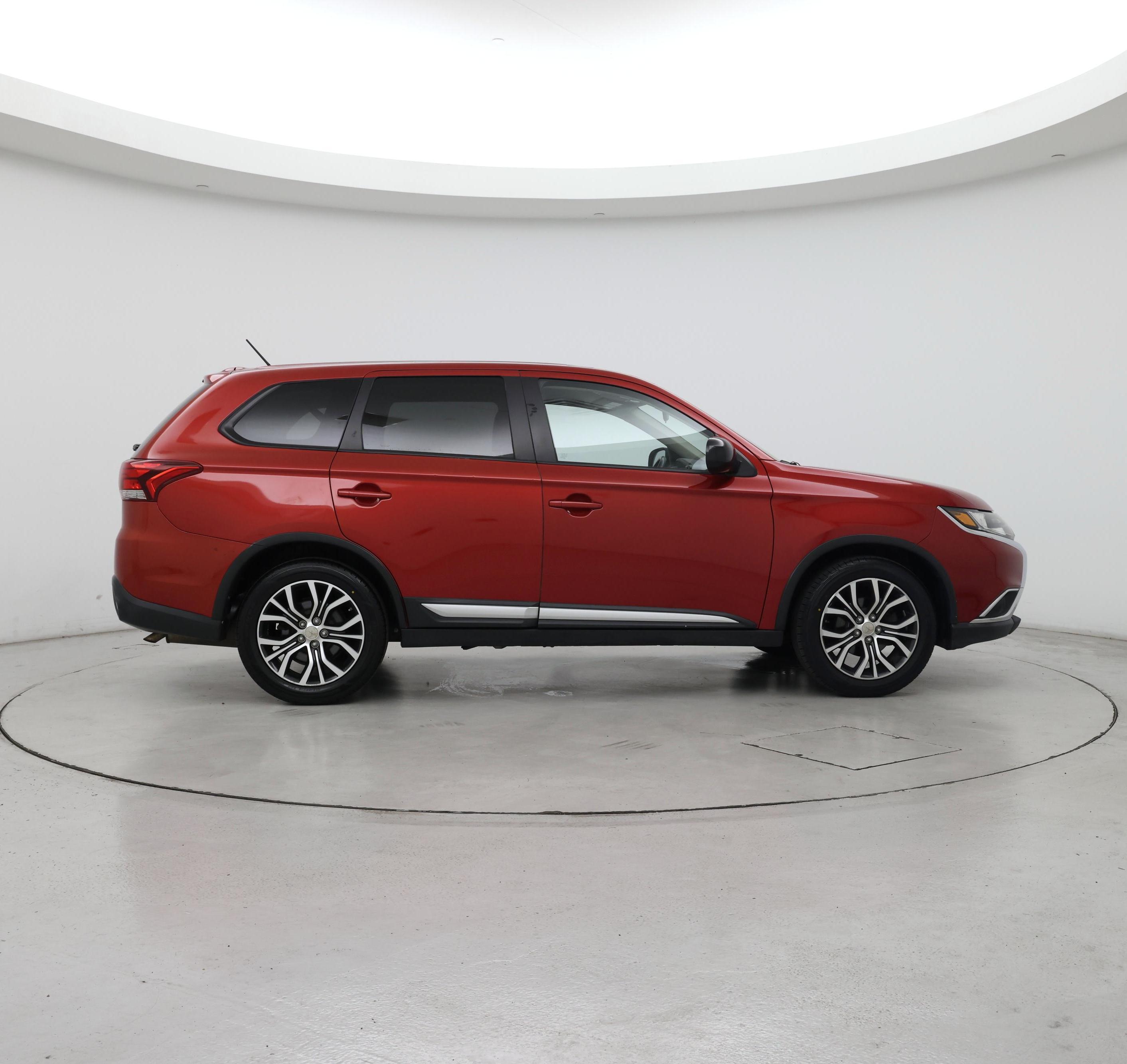 Thumbnail: 2016 Mitsubishi Outlander - 7