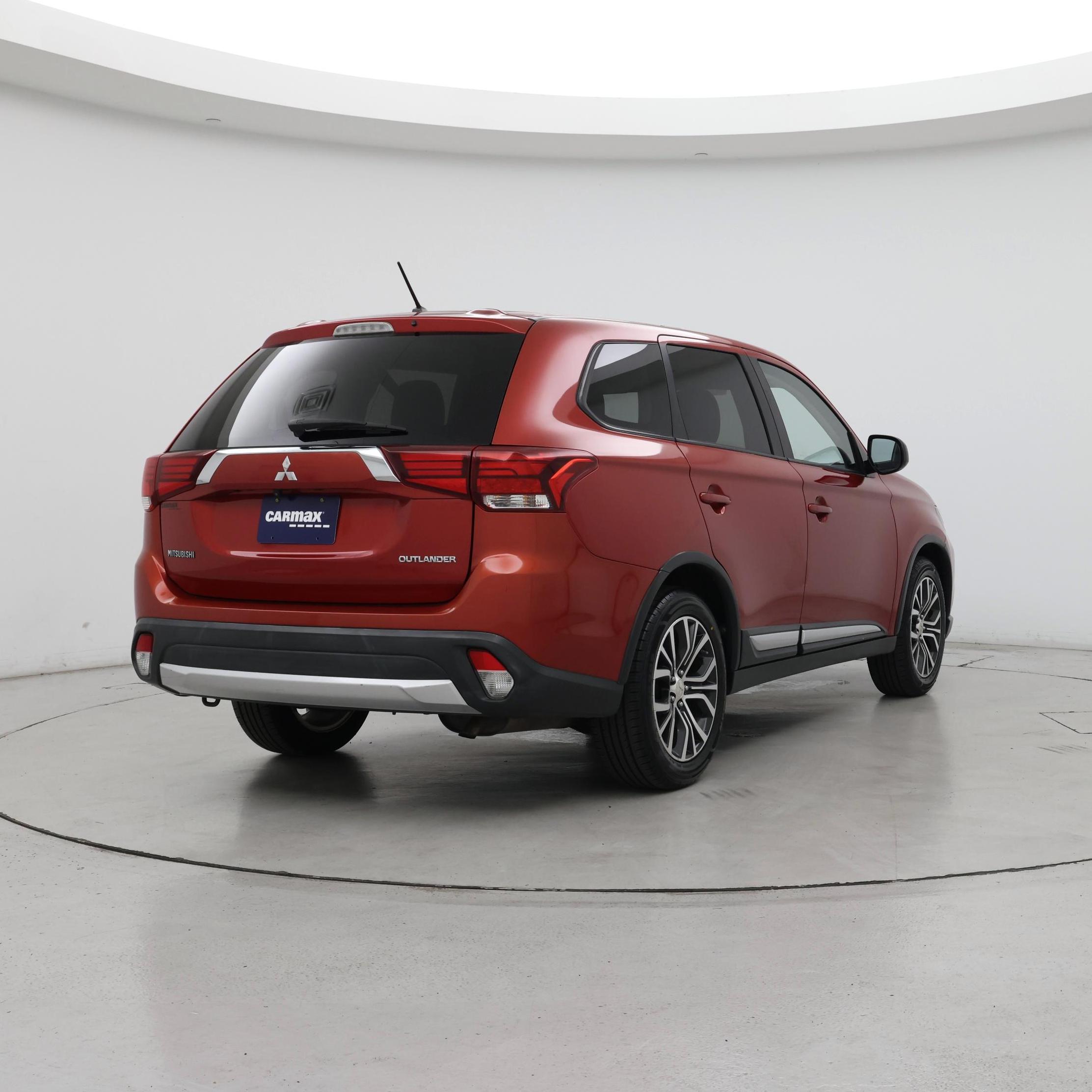 Thumbnail: 2016 Mitsubishi Outlander - 8