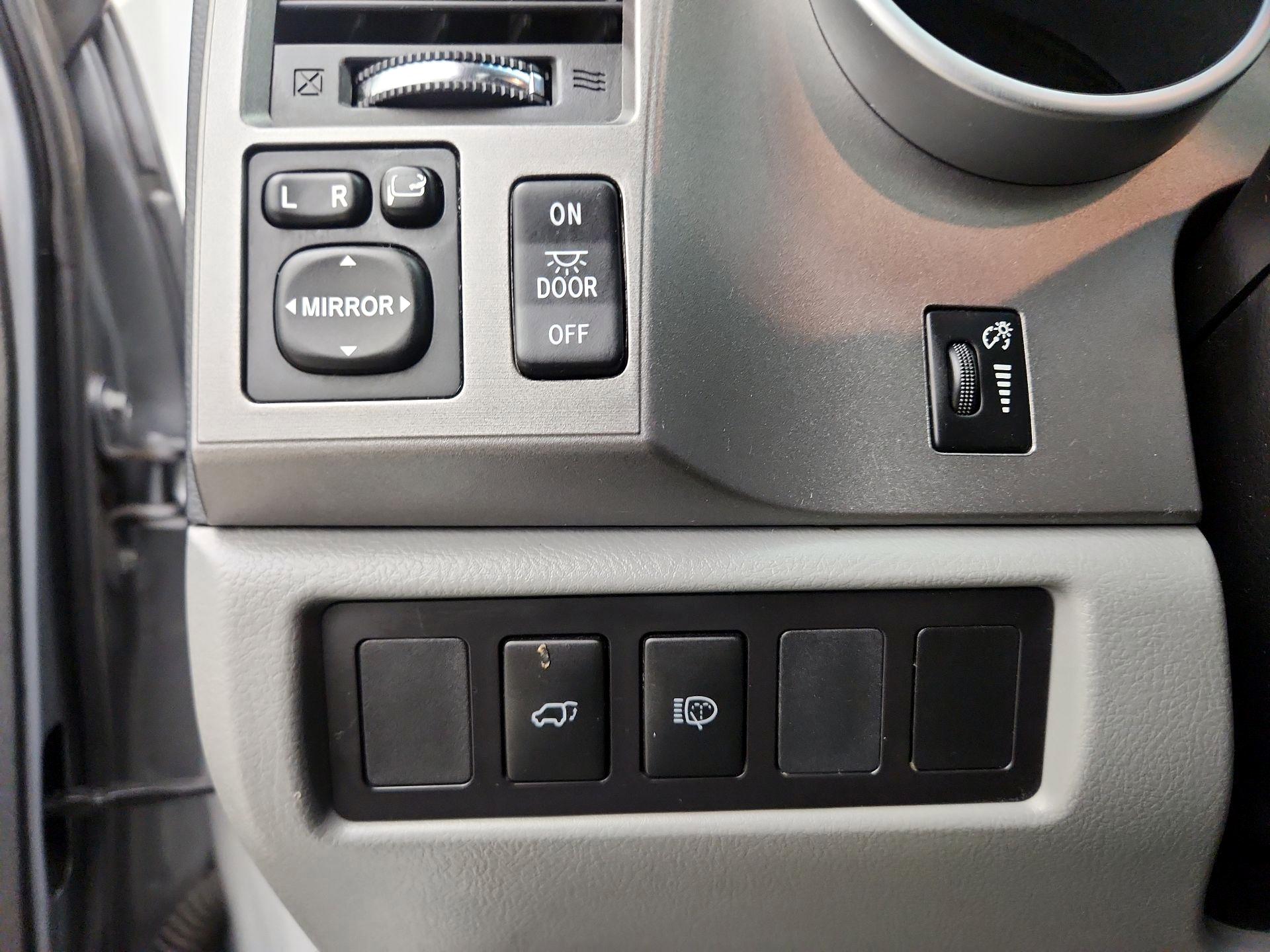 Thumbnail: 2015 Toyota Sequoia - 13