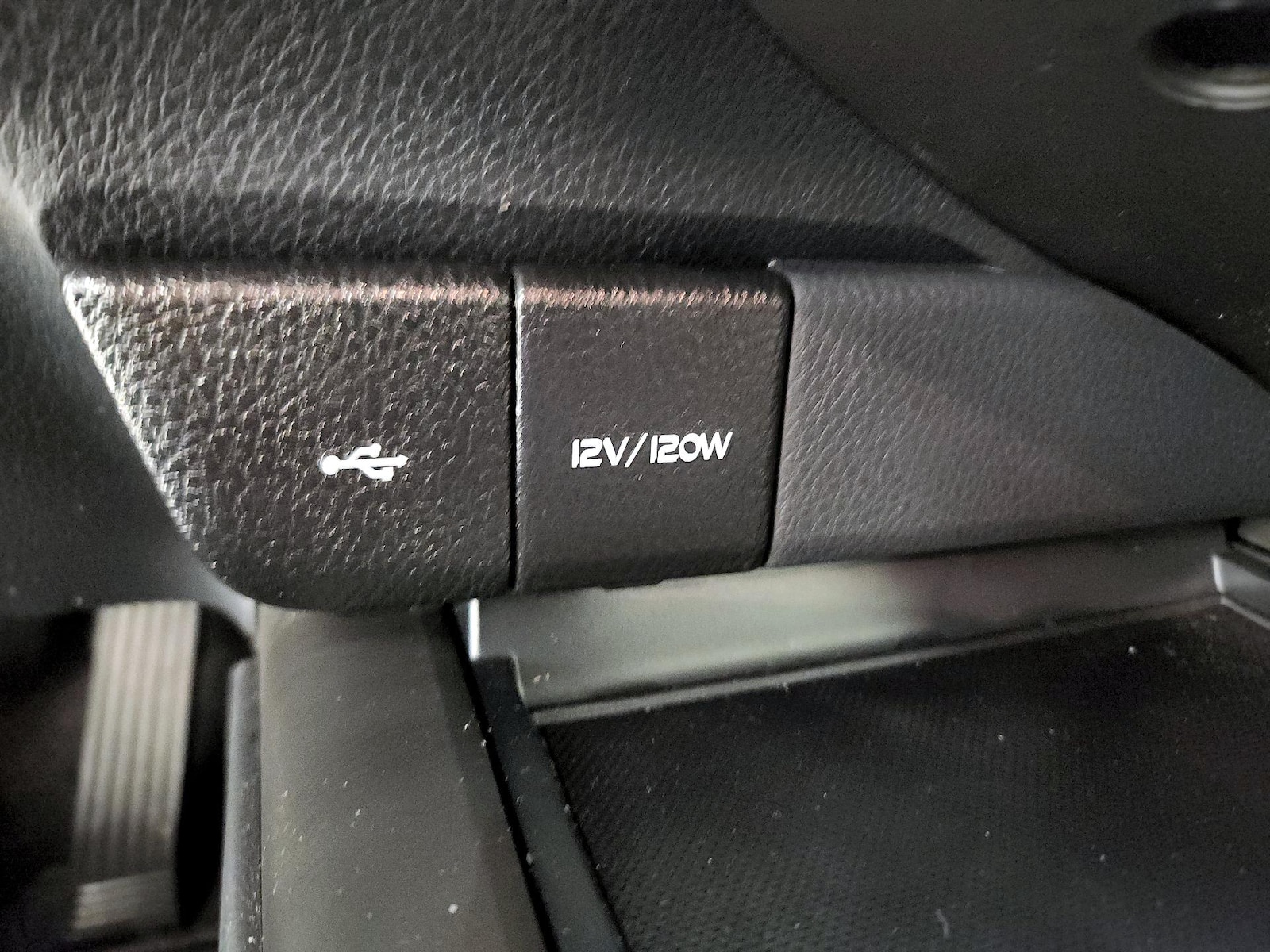2023 Toyota Camry LE - Photo 19