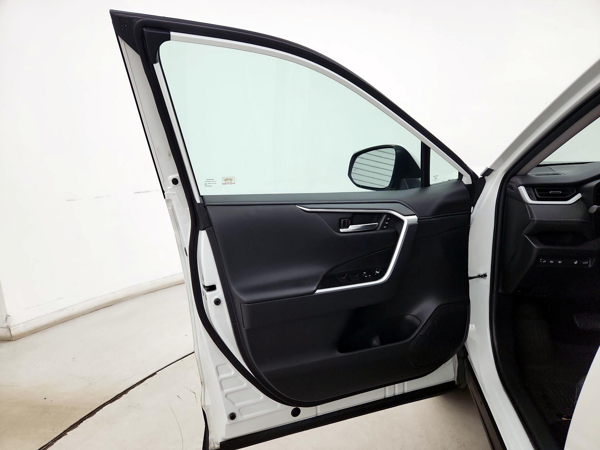 Thumbnail: 2021 Toyota RAV4 - 12