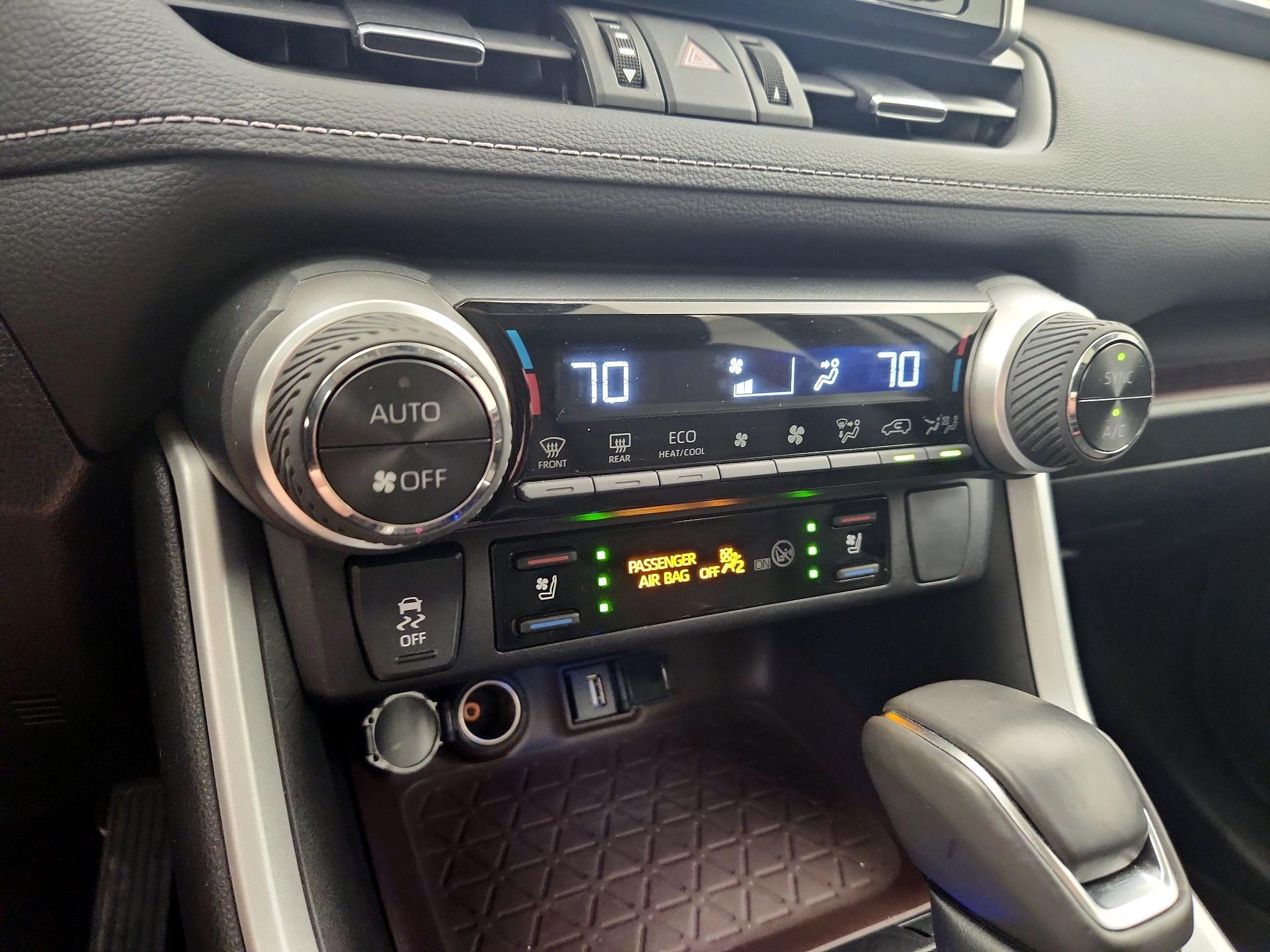 Thumbnail: 2021 Toyota RAV4 - 17