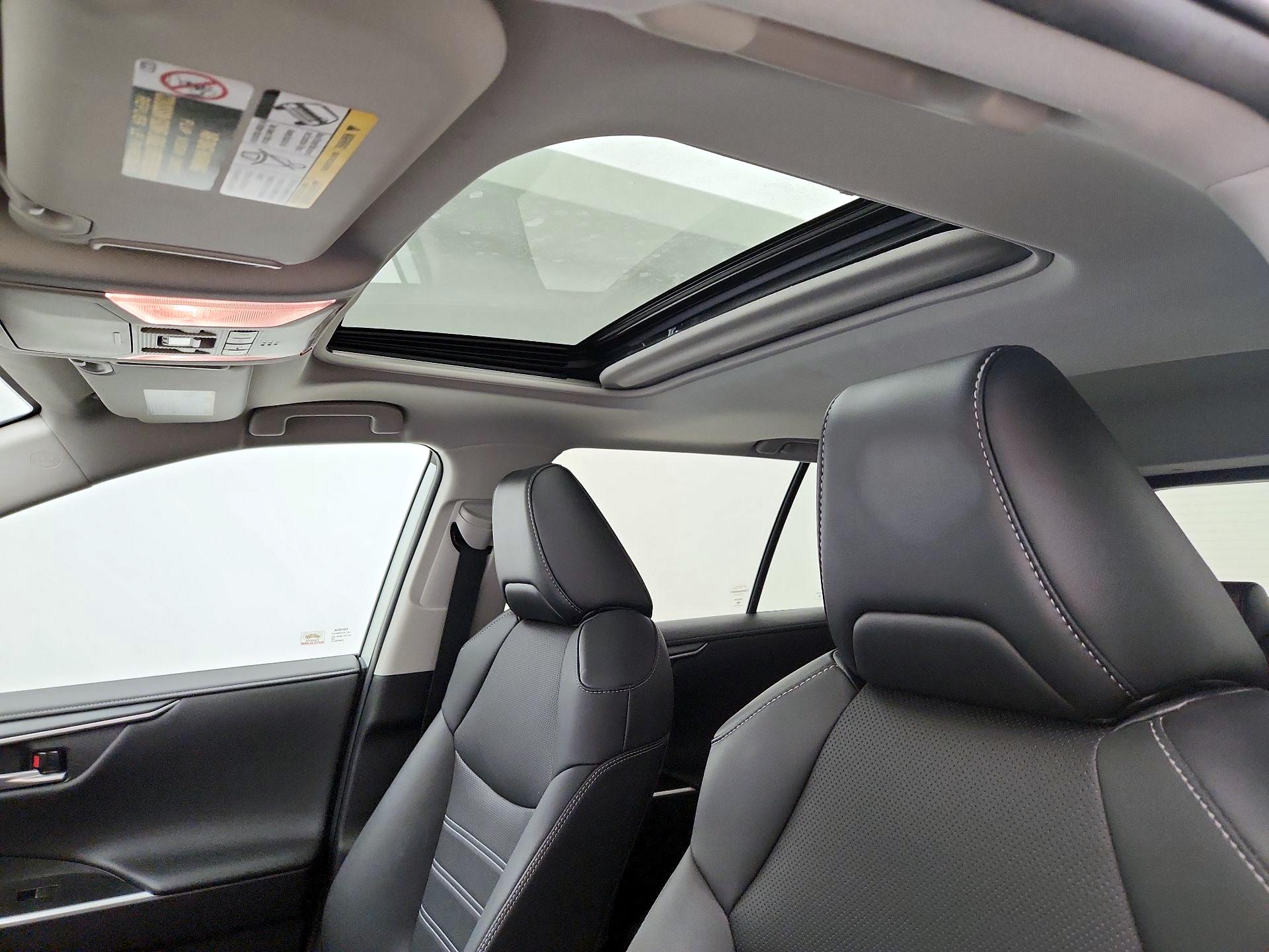 Thumbnail: 2021 Toyota RAV4 - 20