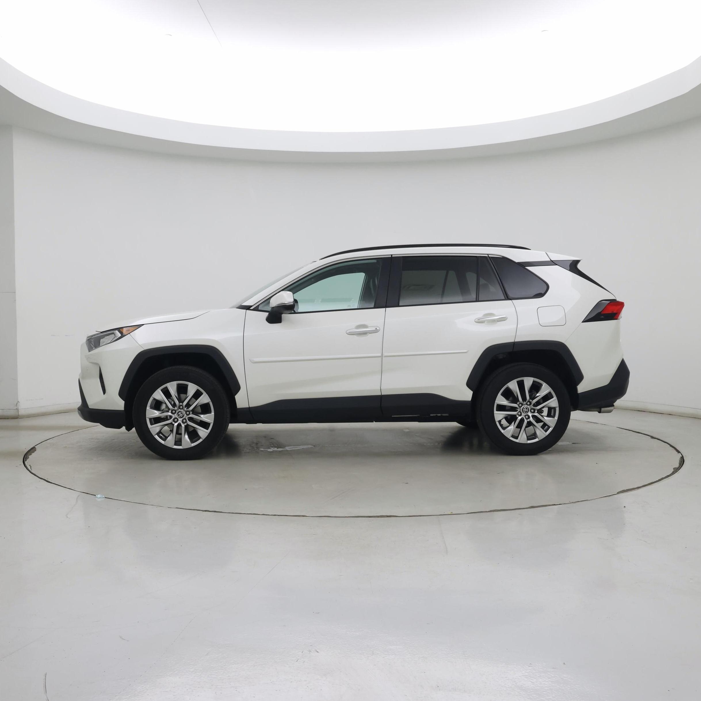 Thumbnail: 2021 Toyota RAV4 - 3