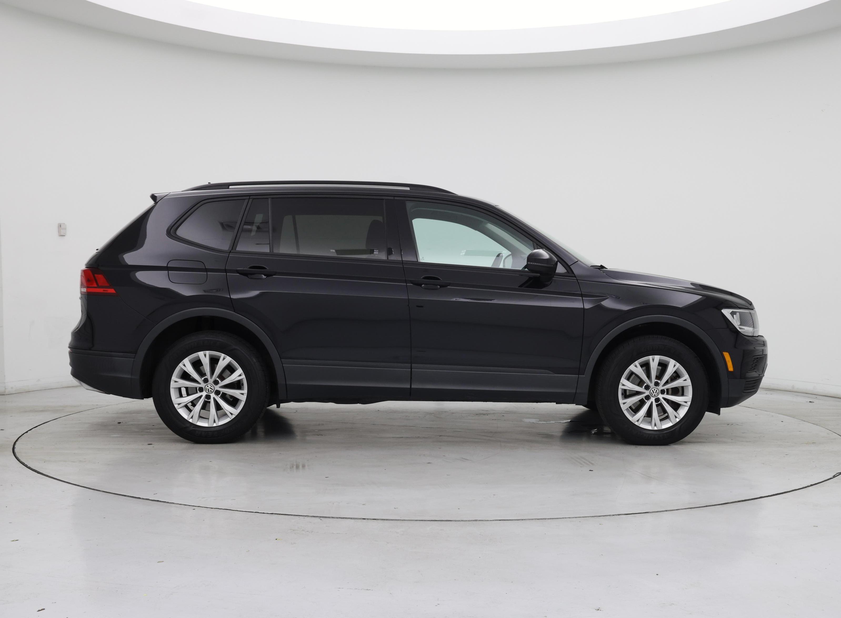 Thumbnail: 2020 Volkswagen Tiguan - 7