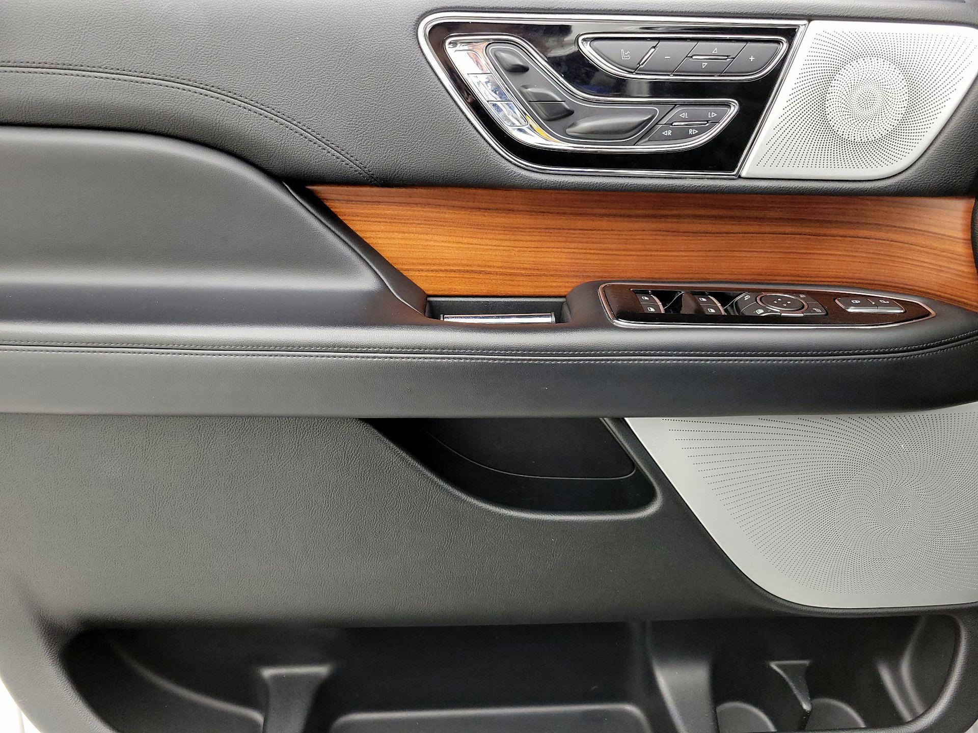 Thumbnail: 2019 Lincoln Navigator - 12
