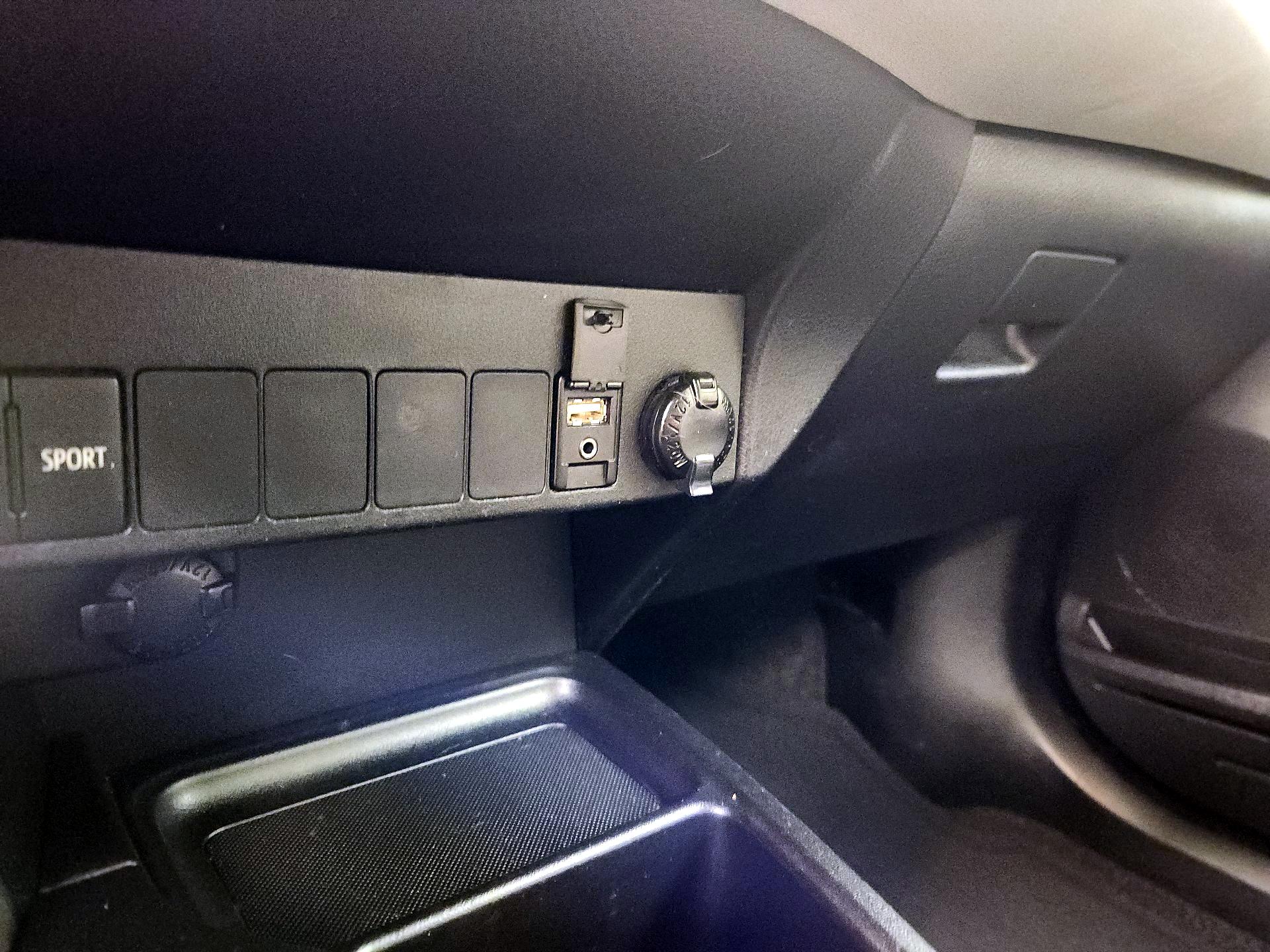 Thumbnail: 2015 Toyota RAV4 - 18