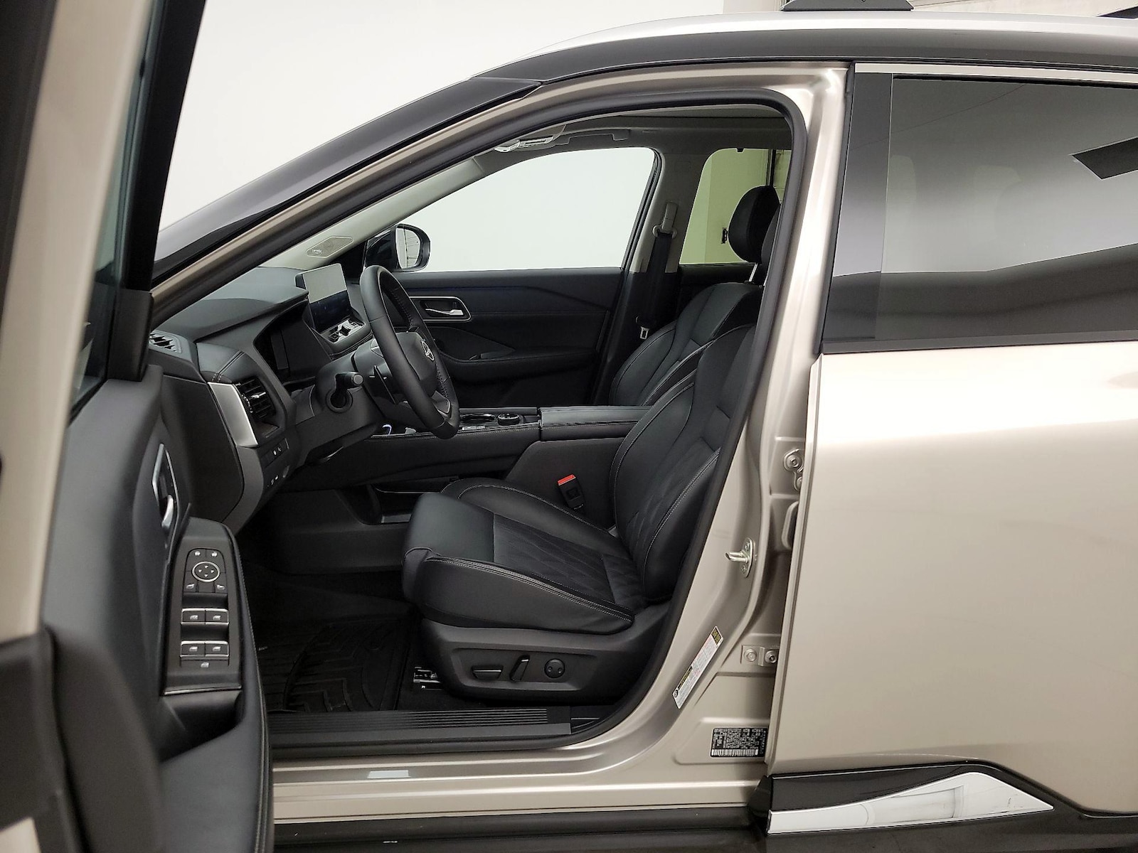2025 Nissan Rogue Platinum - Photo 12