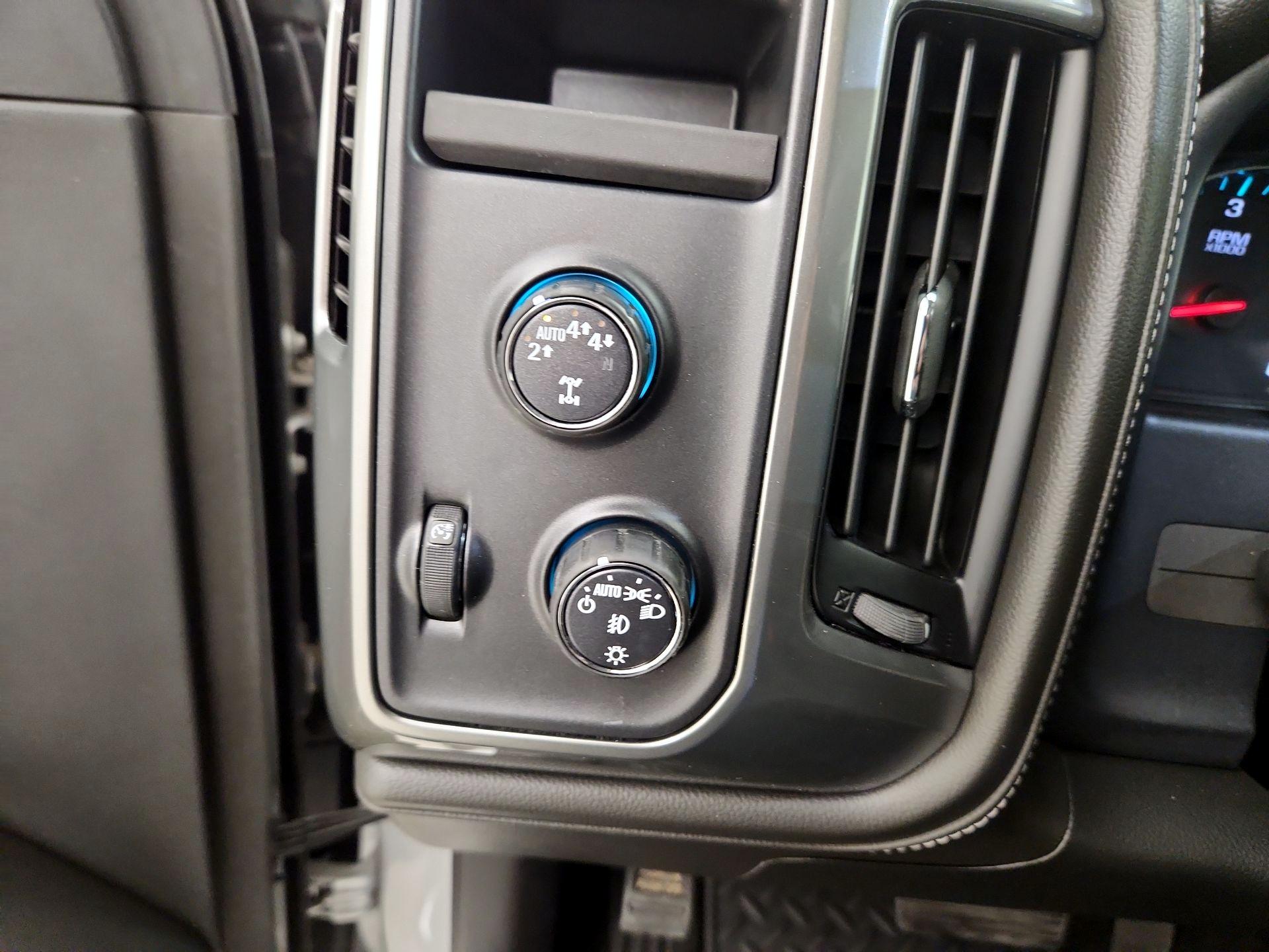 Thumbnail: 2018 Chevrolet Silverado 1500 - 13
