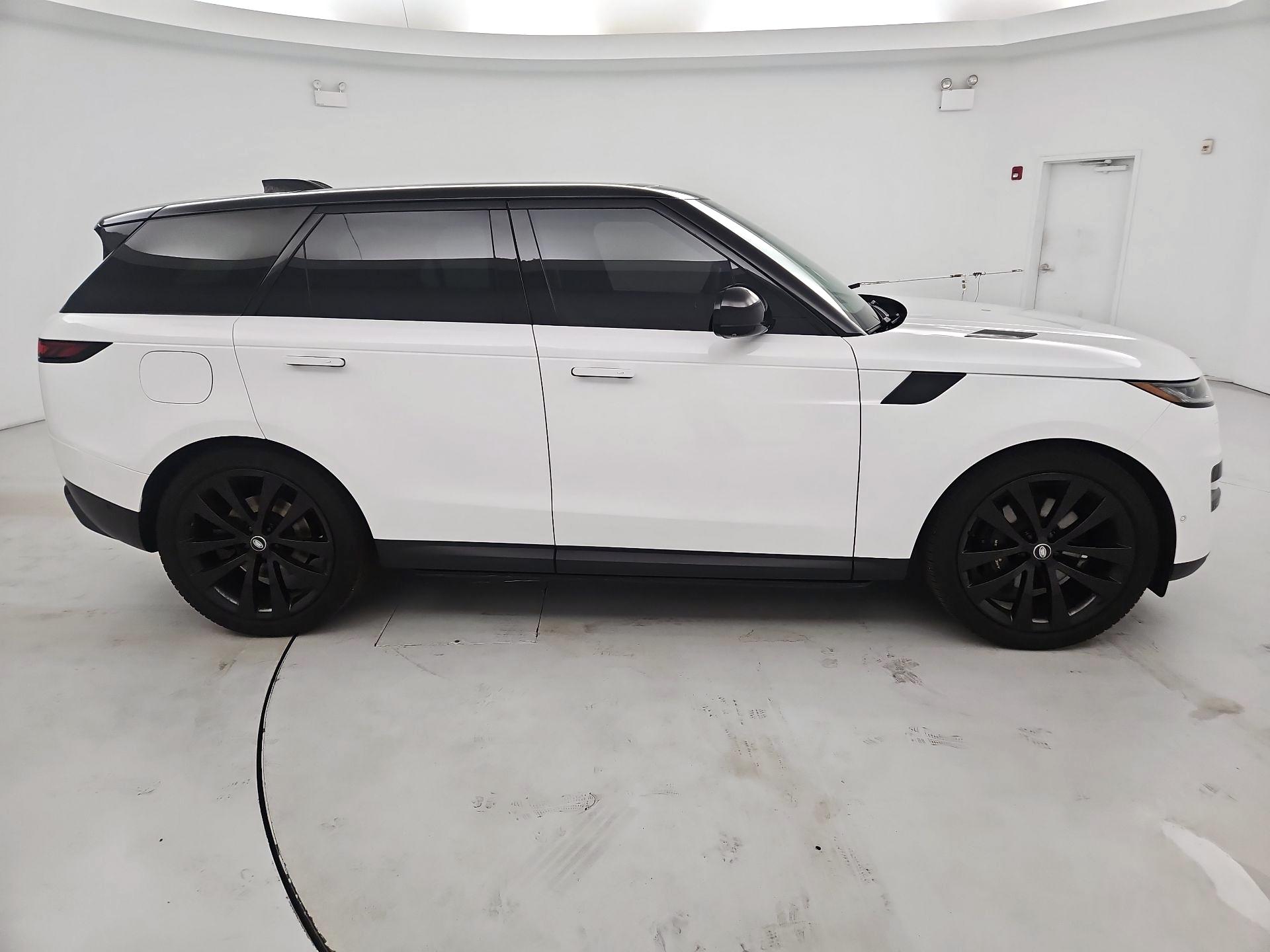Thumbnail: 2024 Land Rover Range Rover Sport - 4