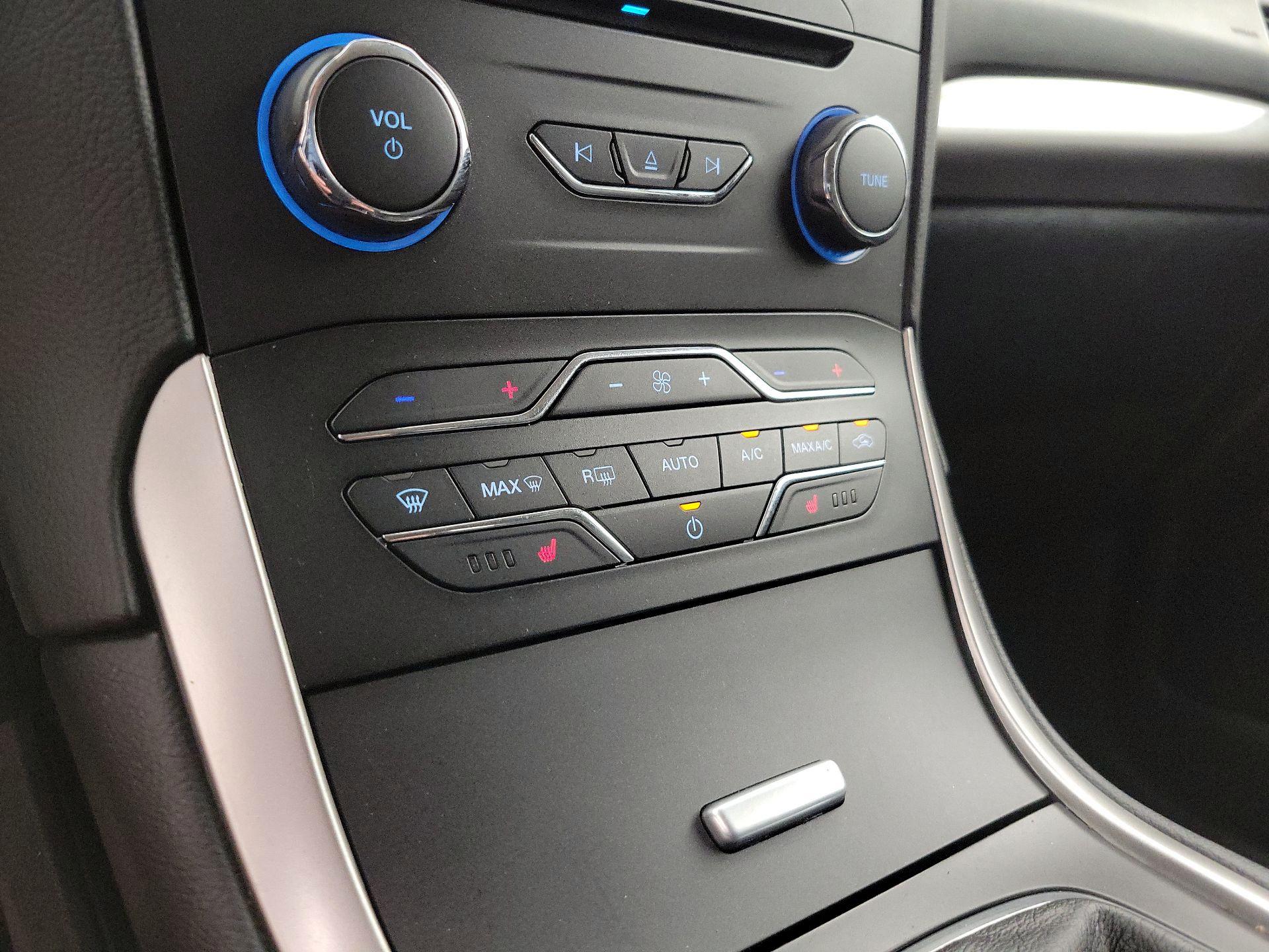 Thumbnail: 2018 Ford Edge - 17