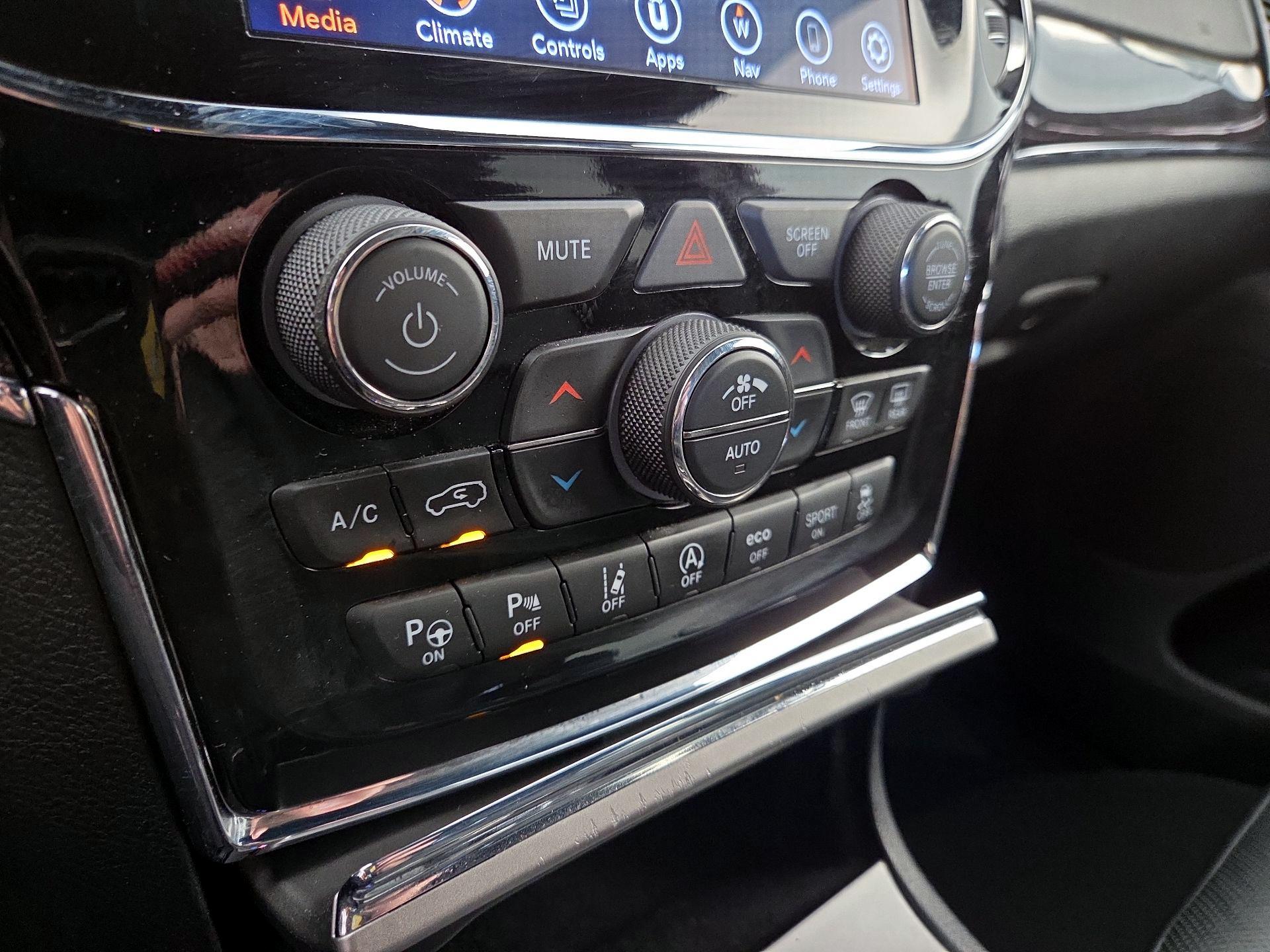 Thumbnail: 2020 Jeep Grand Cherokee - 16