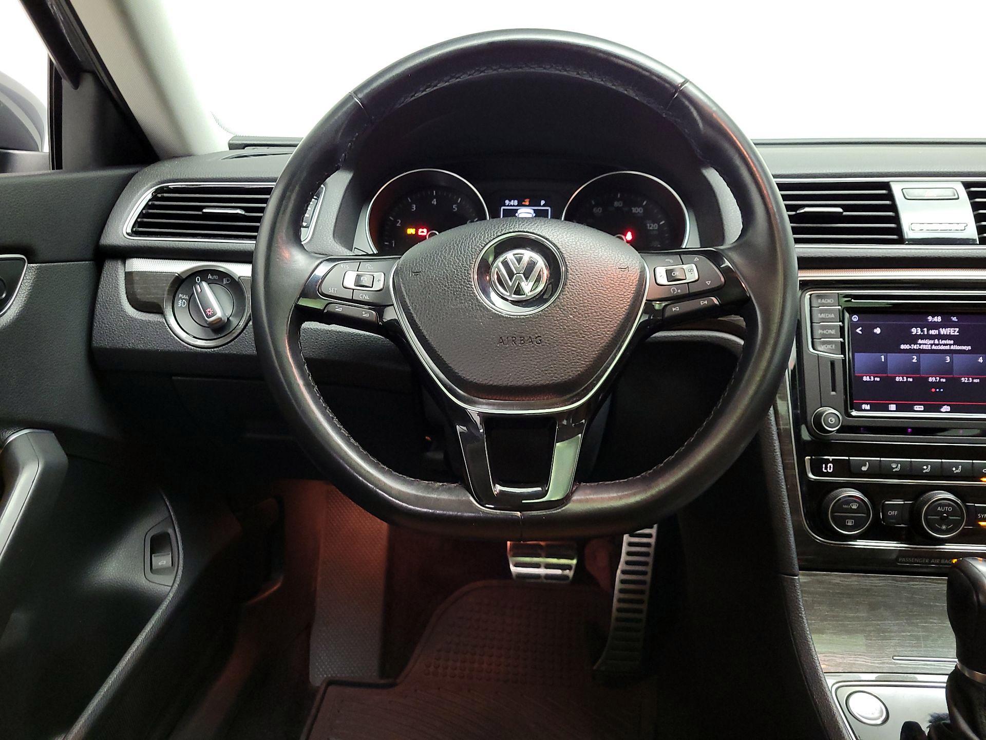 Thumbnail: 2018 Volkswagen Passat - 10