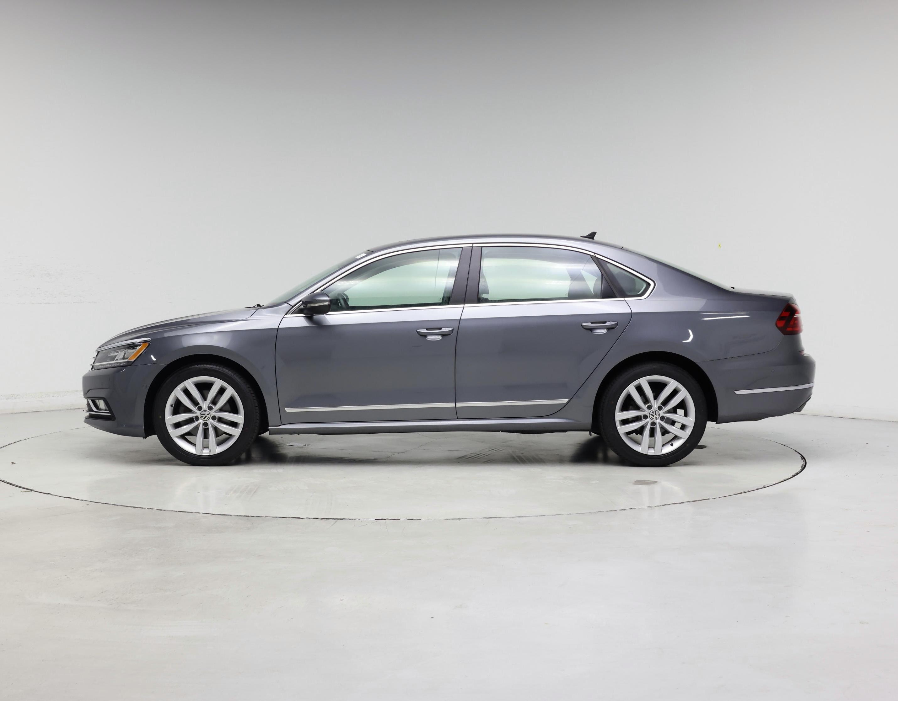 Thumbnail: 2018 Volkswagen Passat - 3