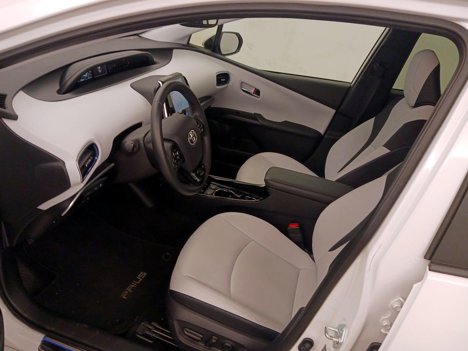 Thumbnail: 2021 Toyota Prius - 11