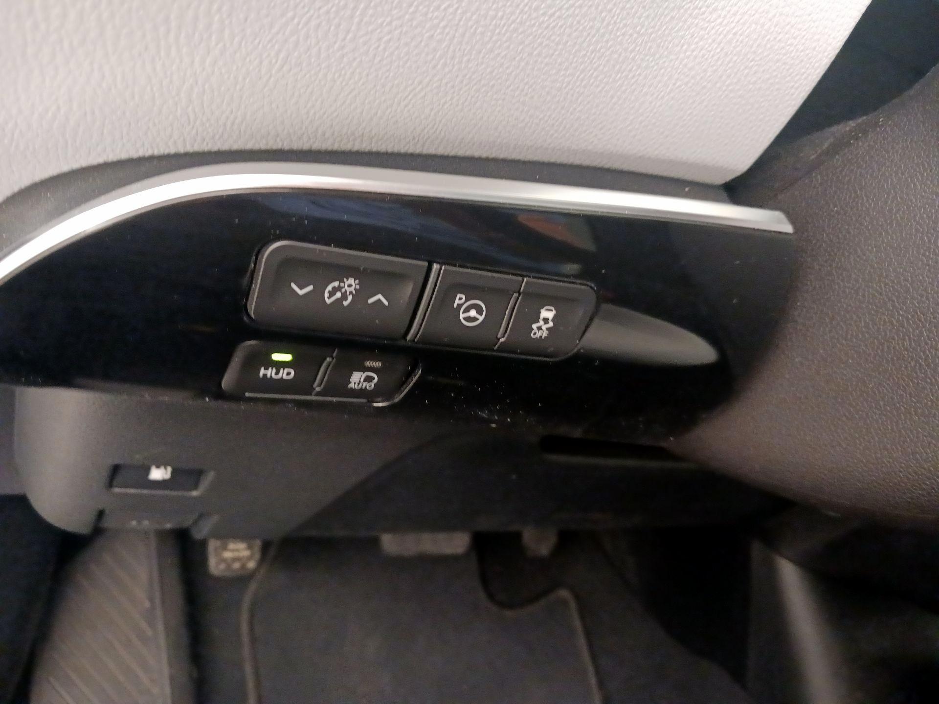 Thumbnail: 2021 Toyota Prius - 13