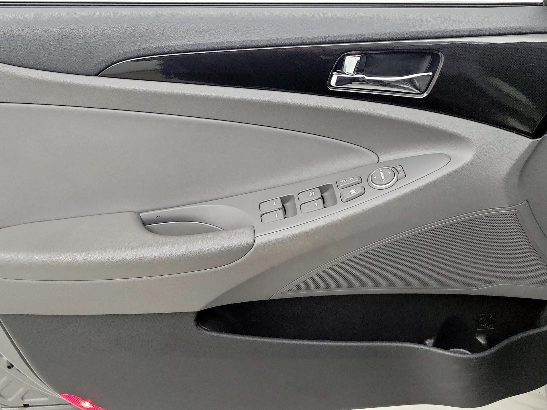 Thumbnail: 2014 Hyundai Sonata - 12