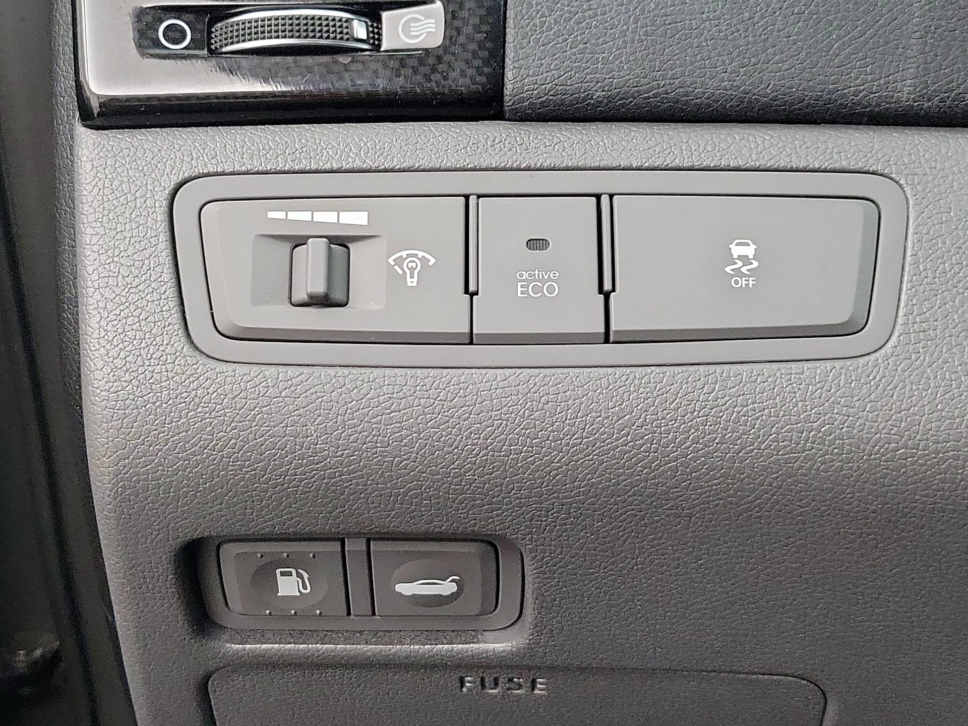 Thumbnail: 2014 Hyundai Sonata - 13