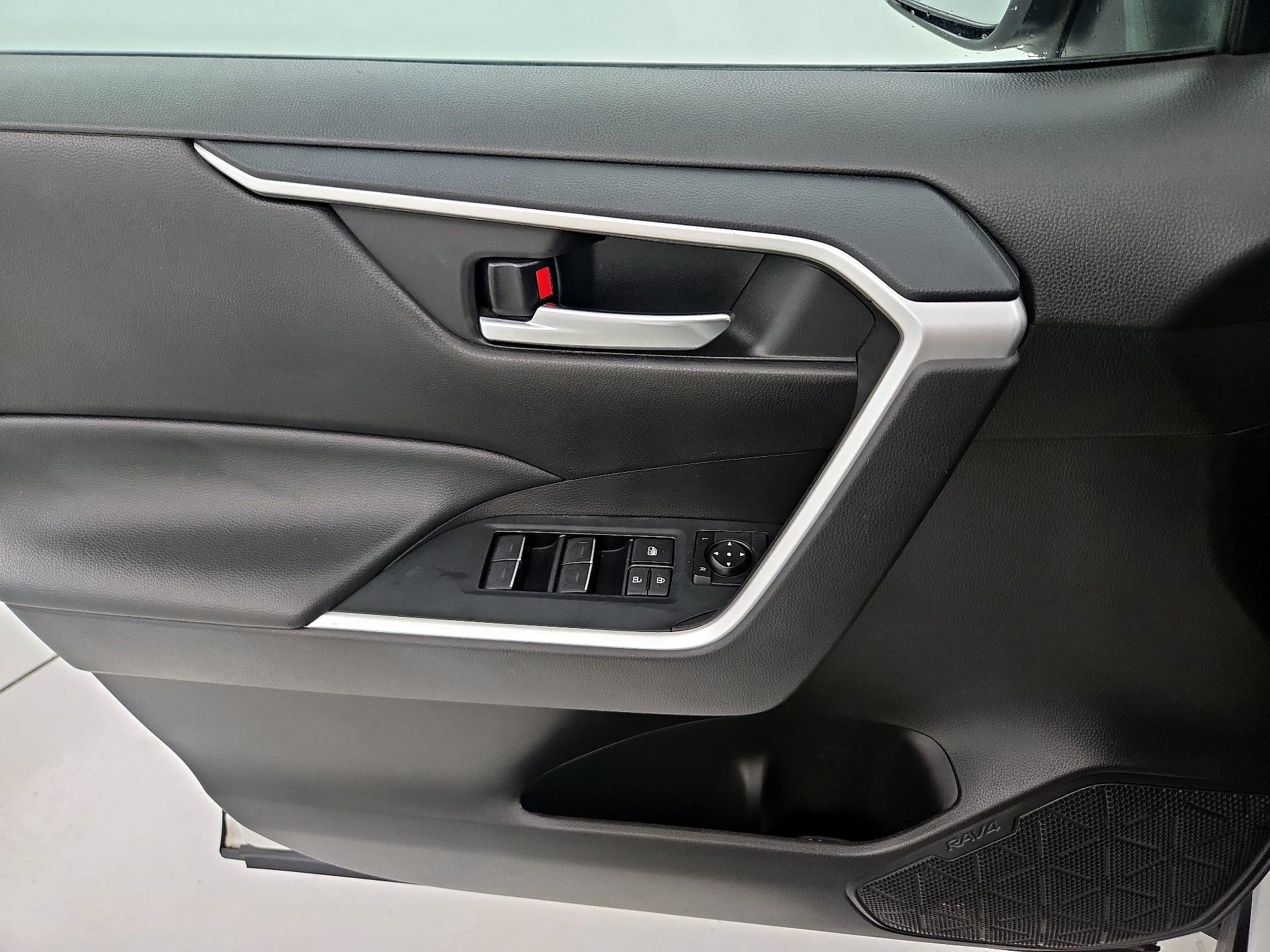 Thumbnail: 2022 Toyota RAV4 - 12