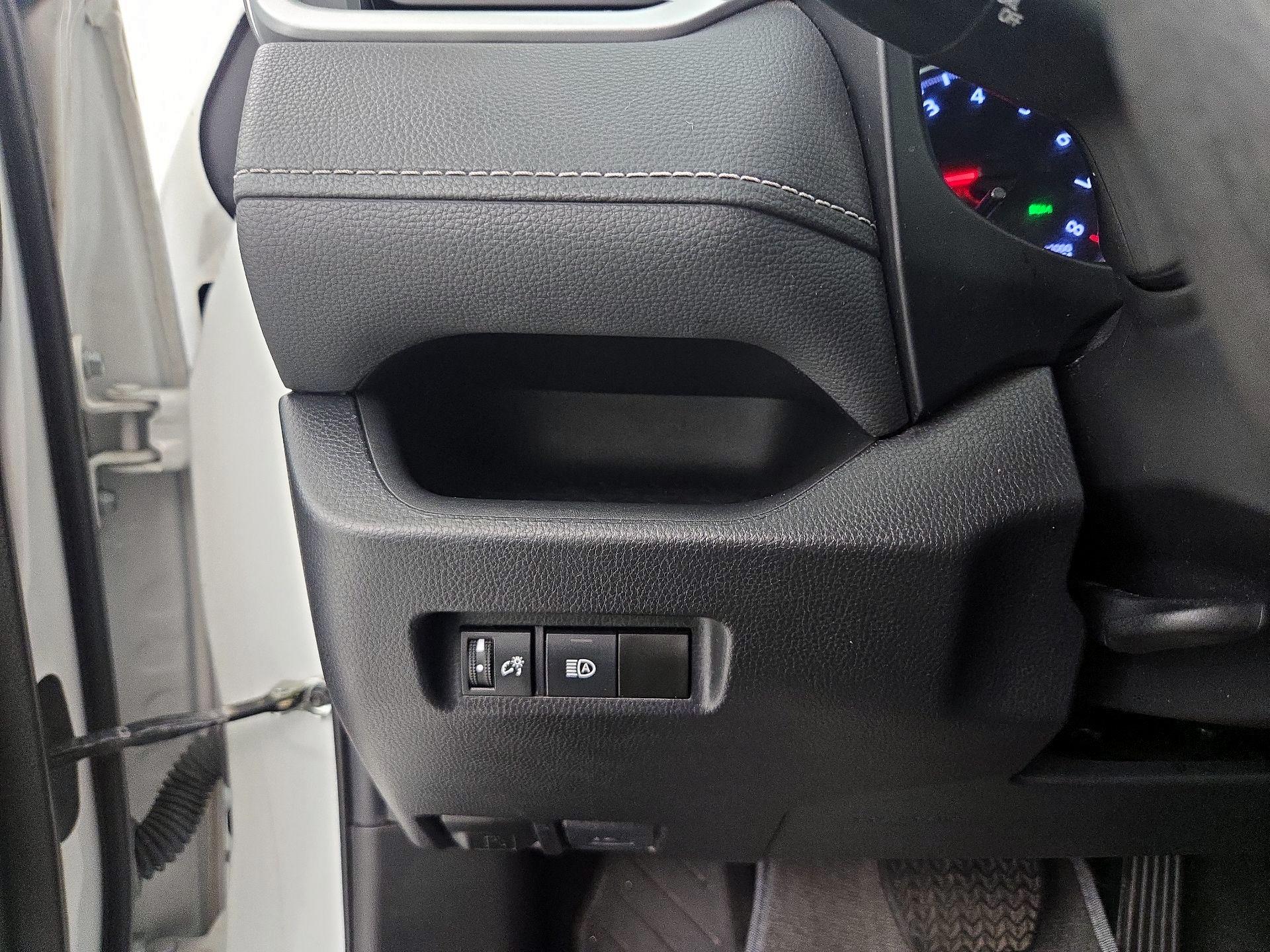 Thumbnail: 2022 Toyota RAV4 - 13