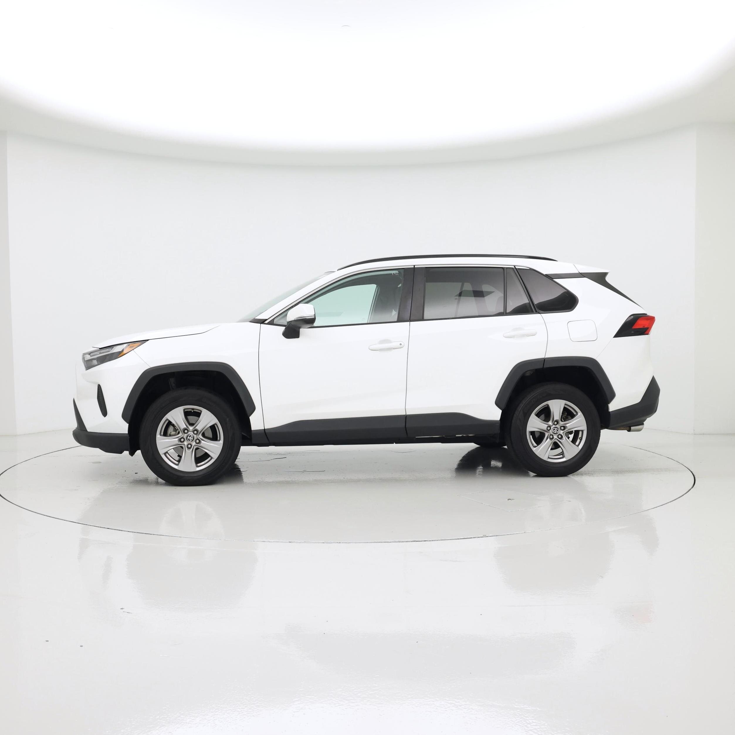 Thumbnail: 2022 Toyota RAV4 - 3