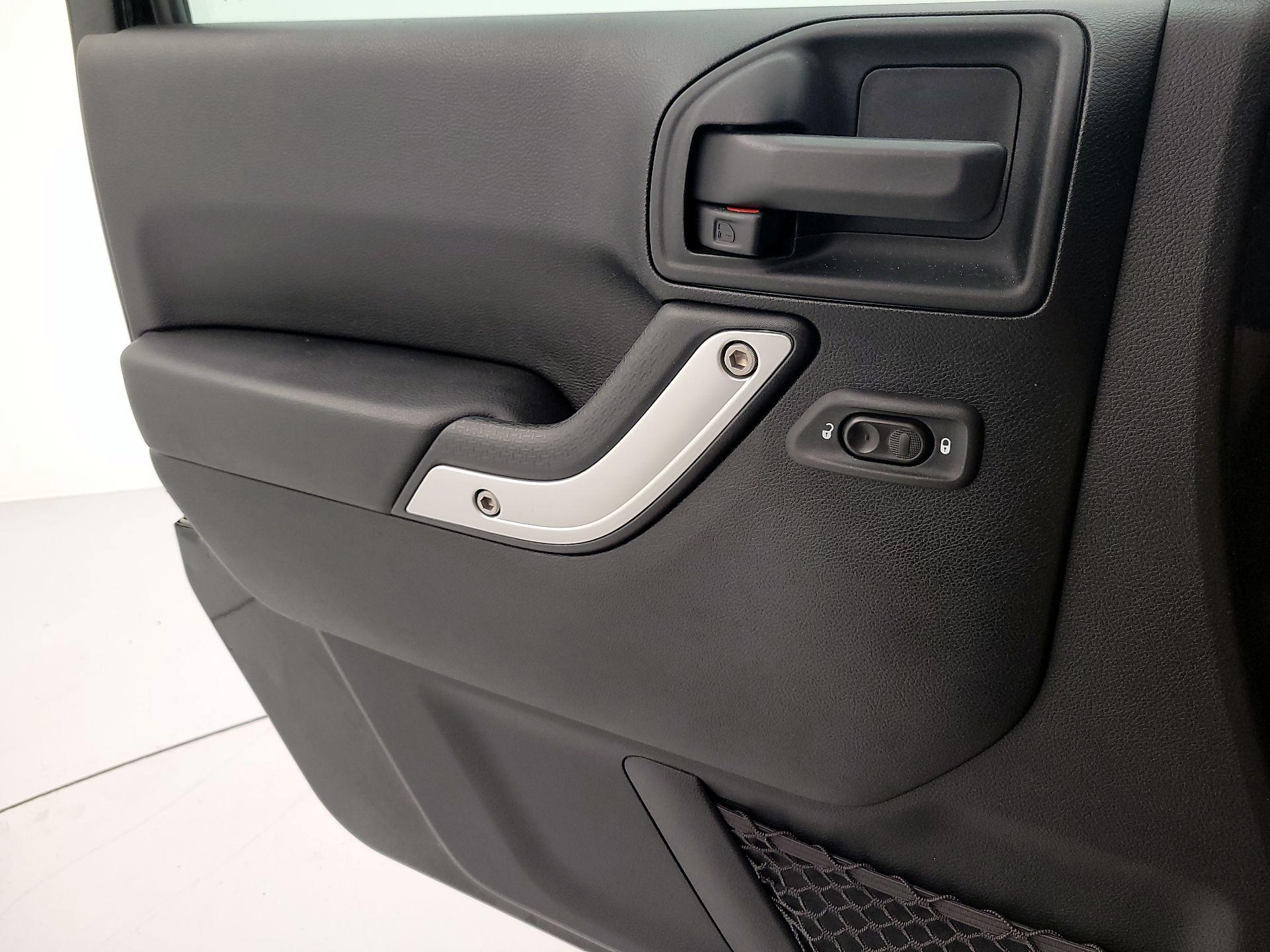 Thumbnail: 2016 Jeep Wrangler - 12