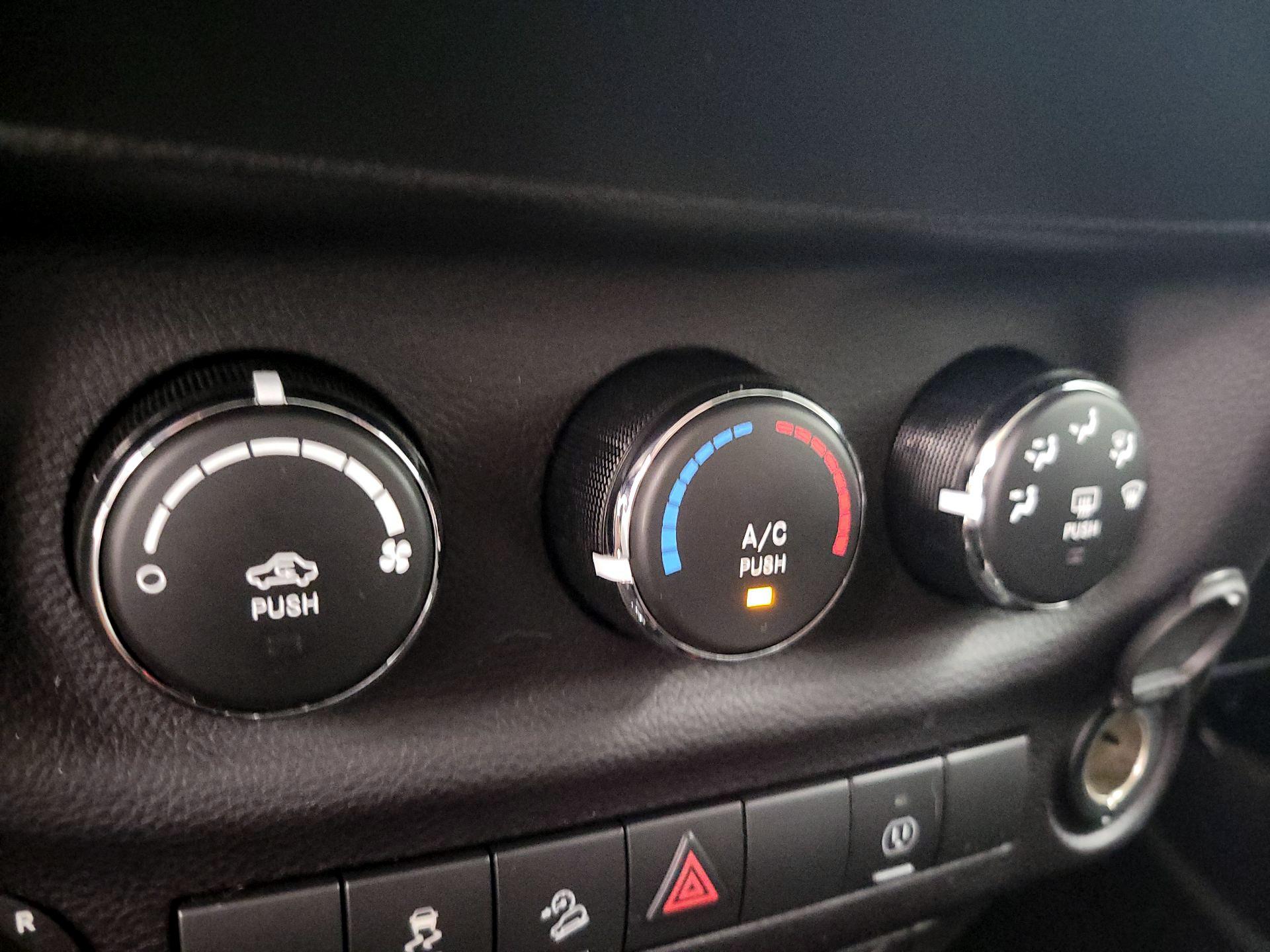 Thumbnail: 2016 Jeep Wrangler - 15