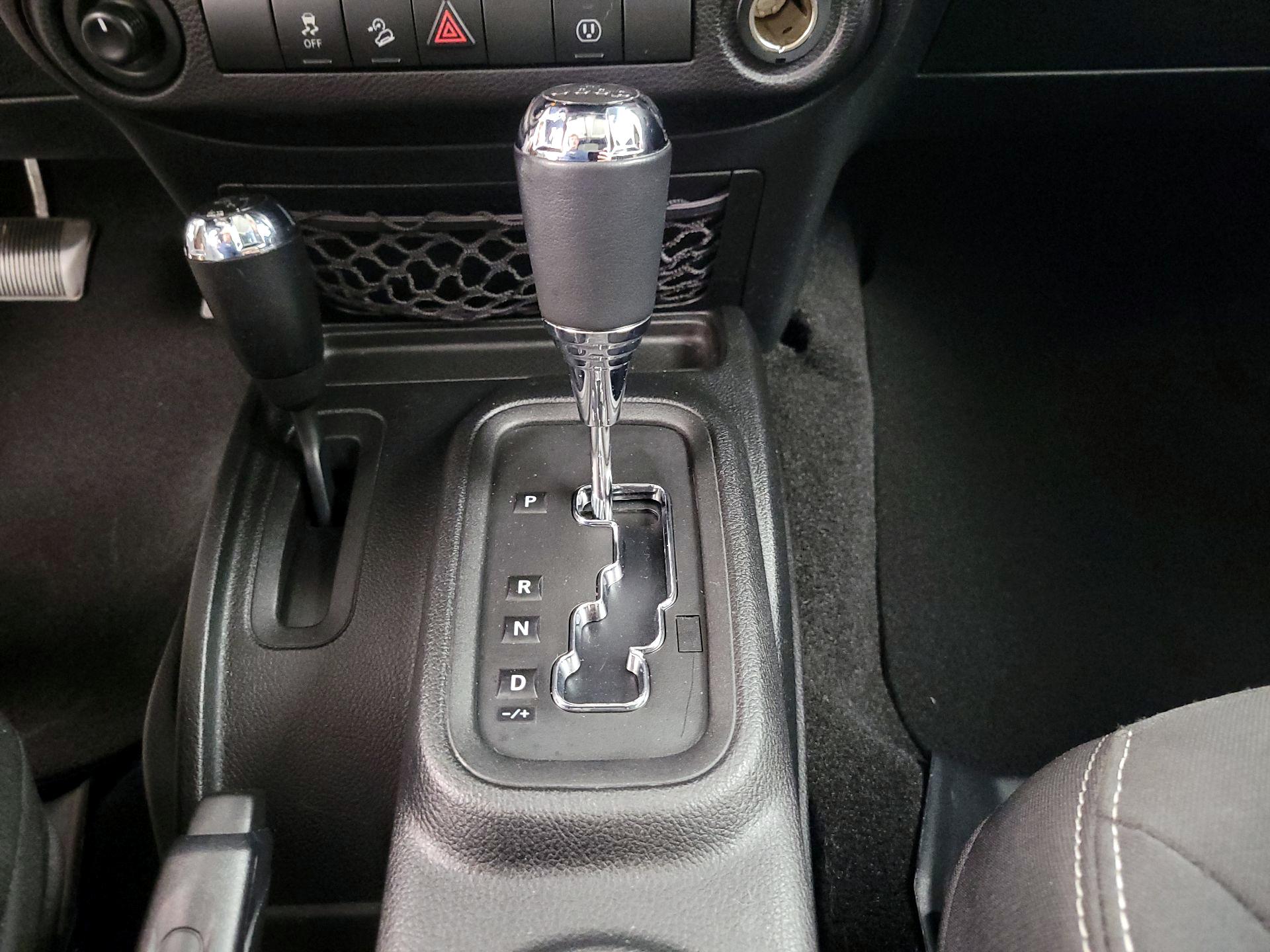 Thumbnail: 2016 Jeep Wrangler - 16