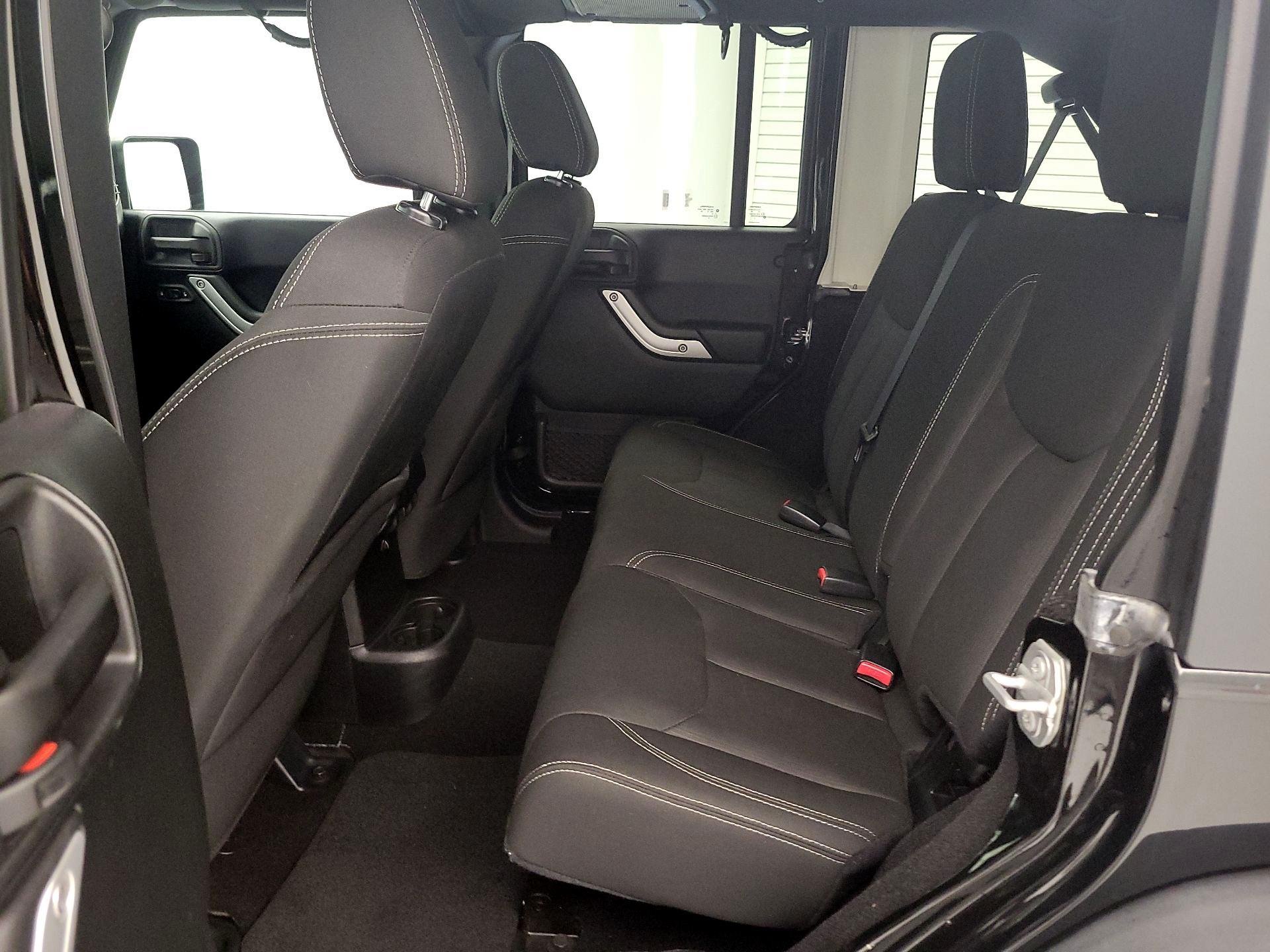 Thumbnail: 2016 Jeep Wrangler - 18