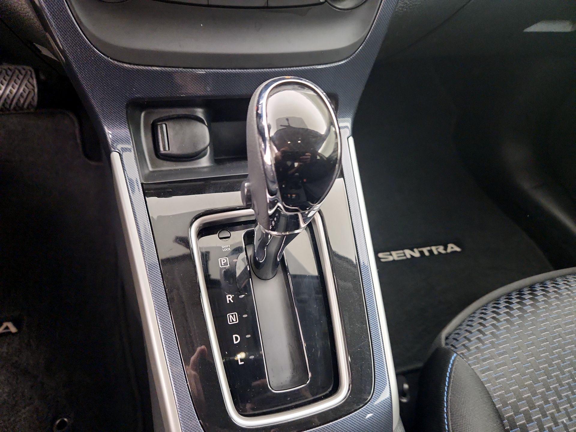 Thumbnail: 2017 Nissan Sentra - 17