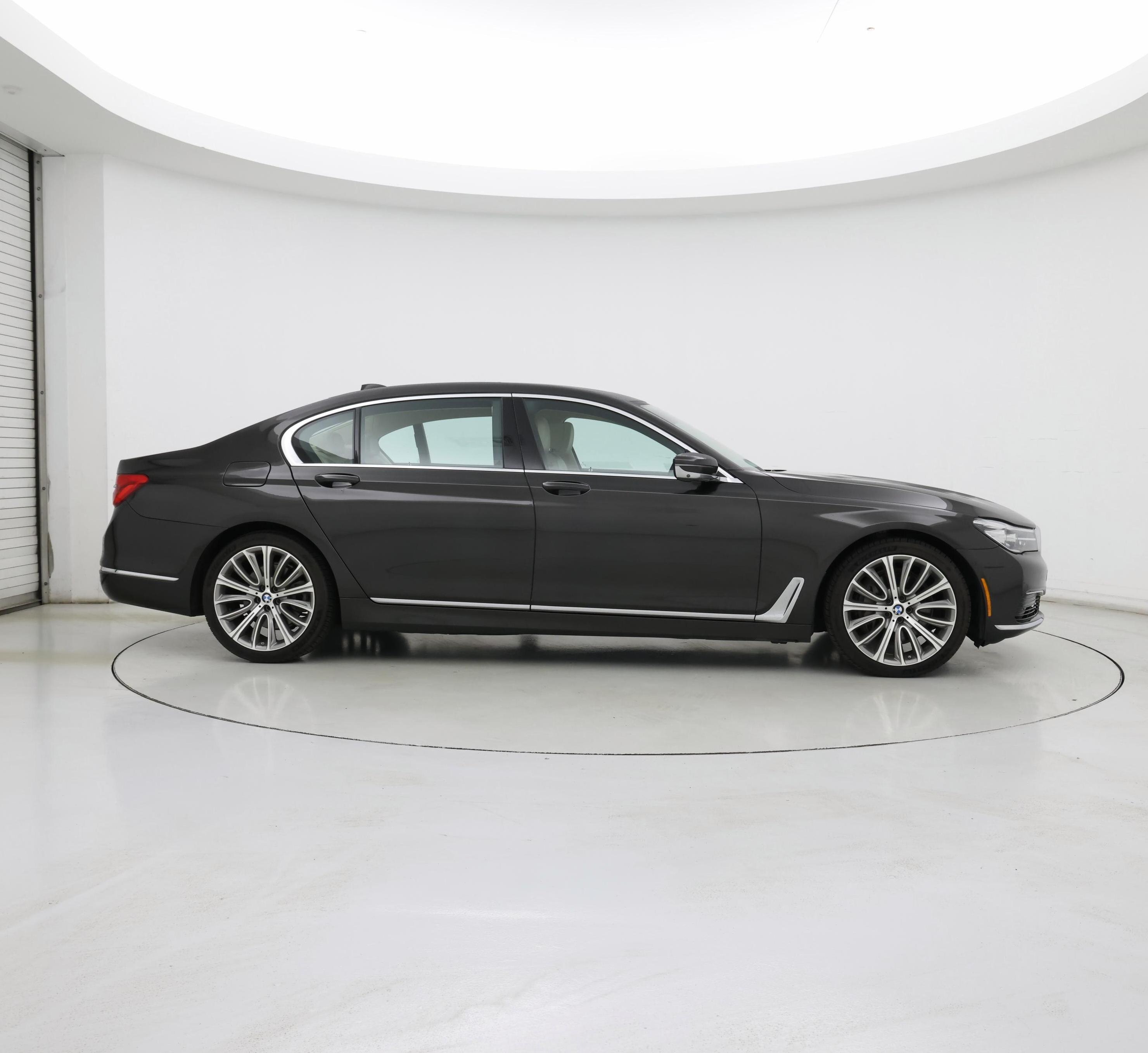 Thumbnail: 2019 BMW 7 Series - 7