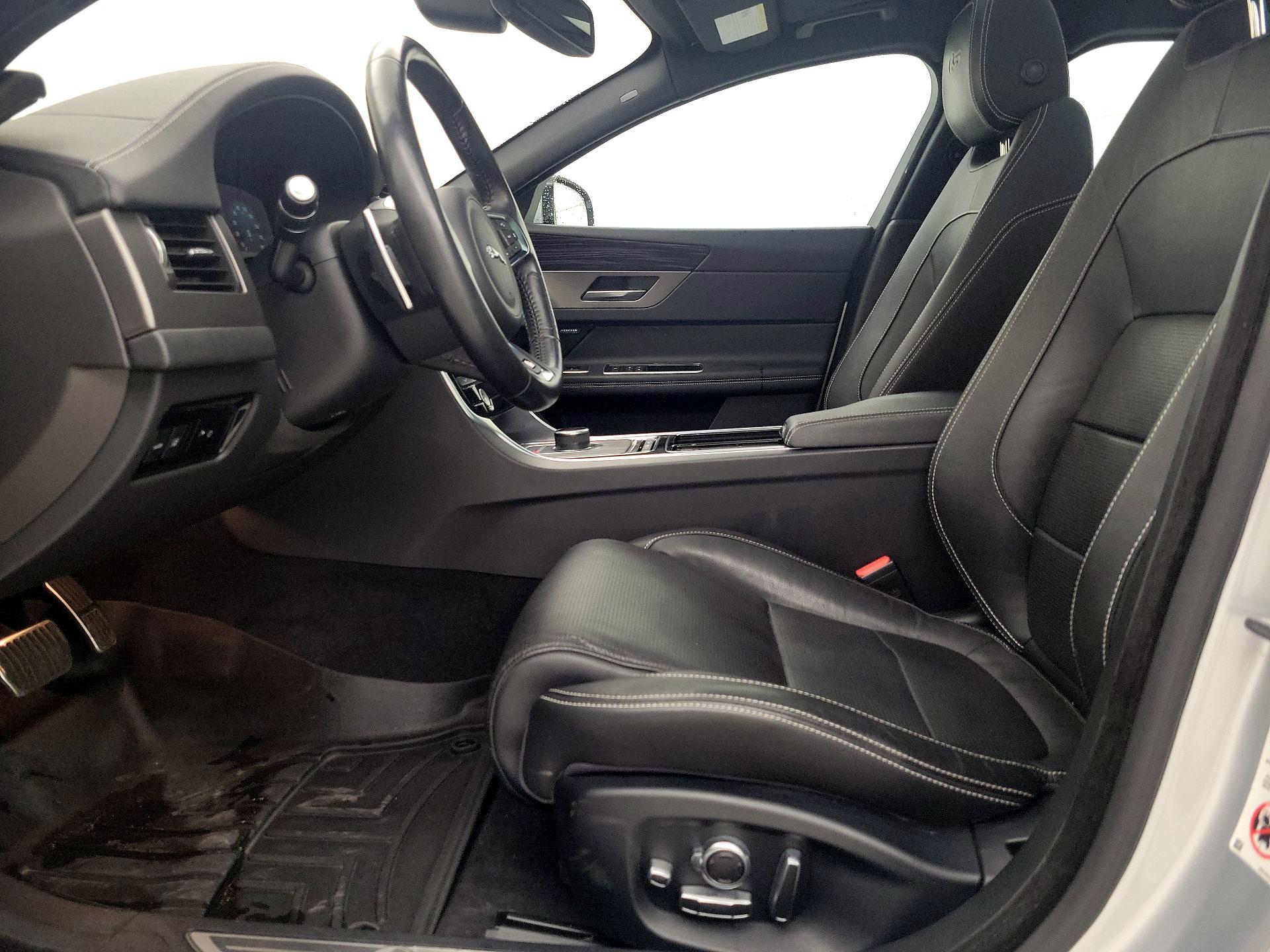 Thumbnail: 2018 Jaguar XF - 11