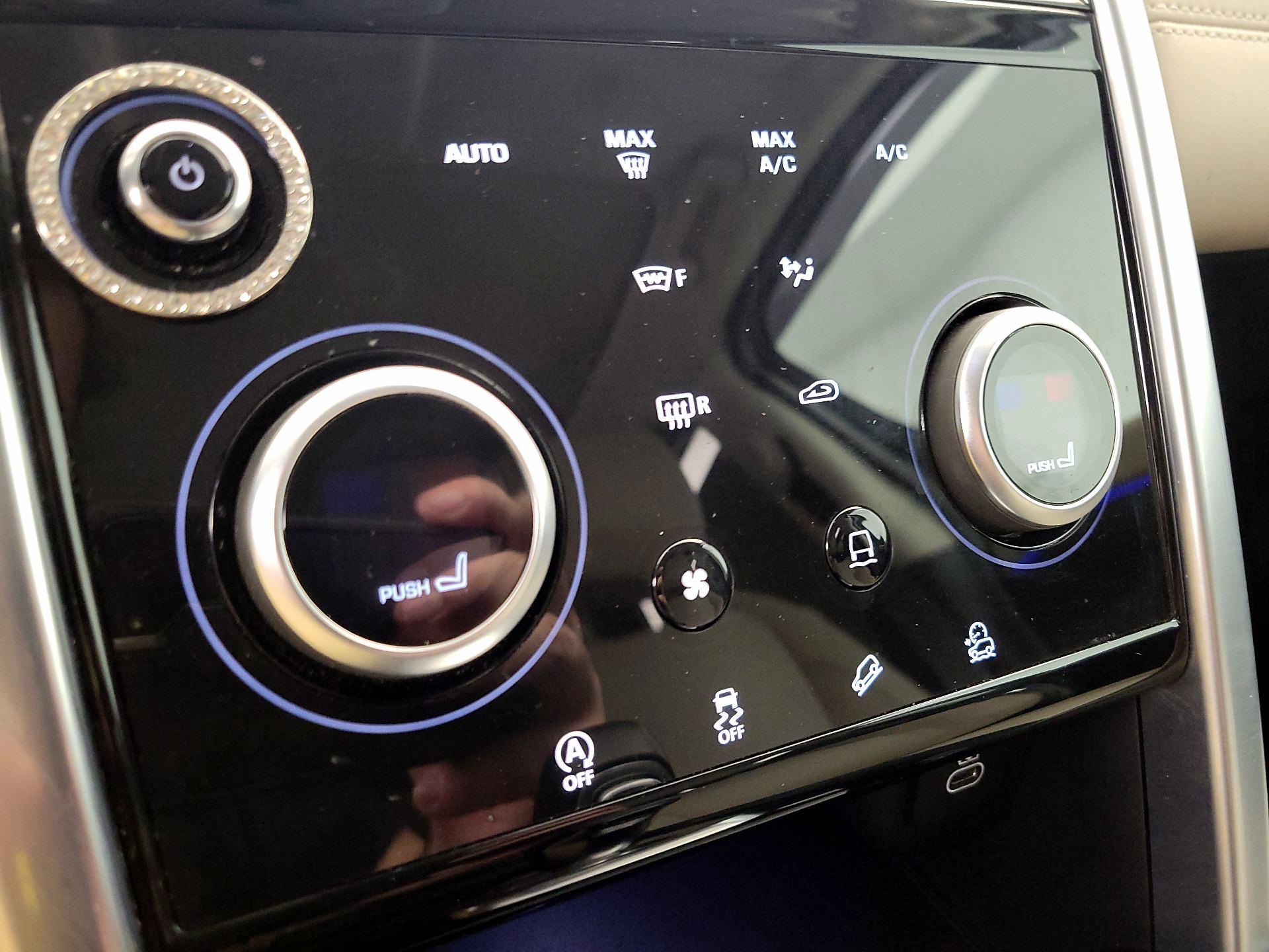 Thumbnail: 2021 Land Rover Discovery Sport - 17