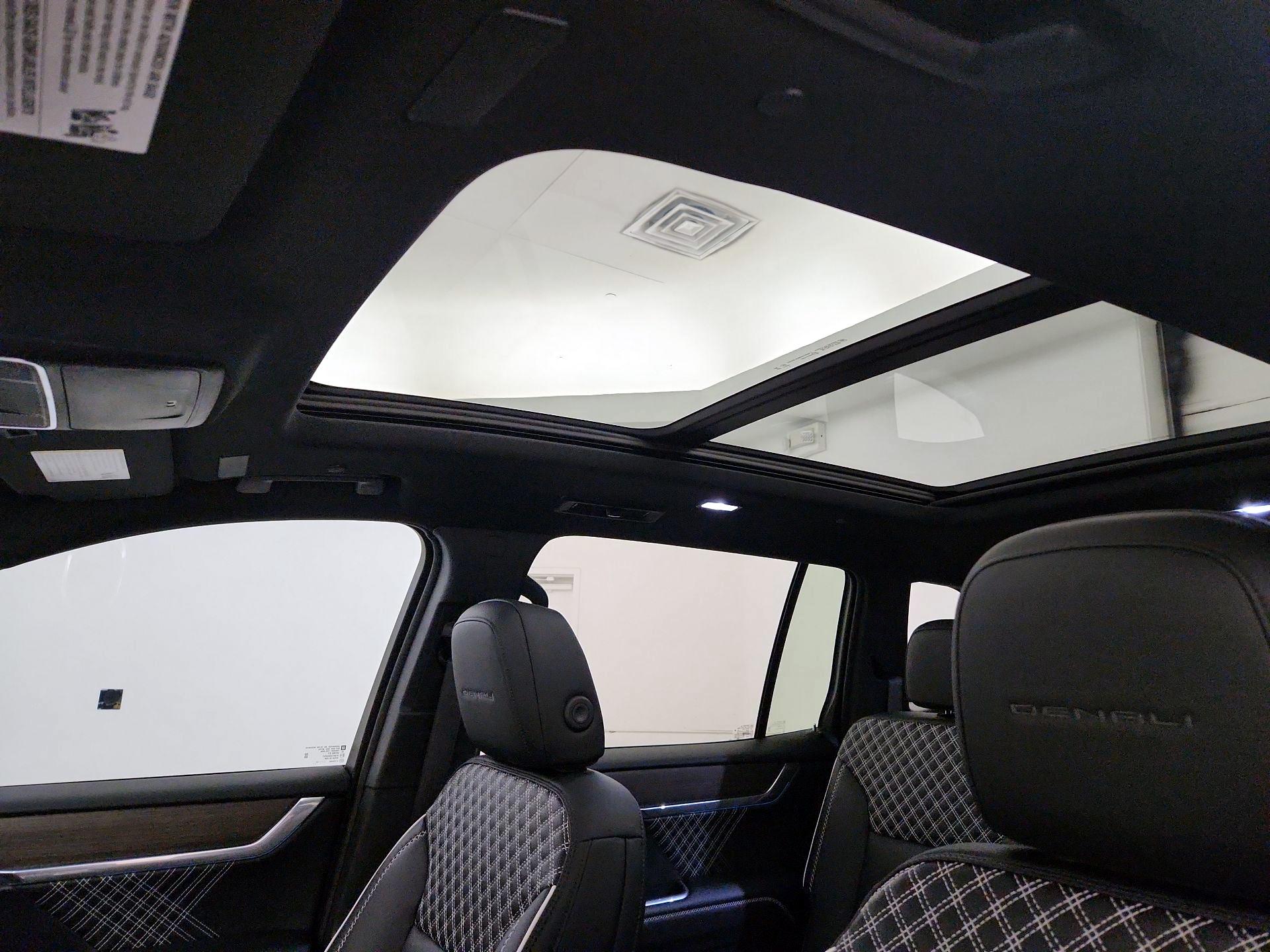 Thumbnail: 2025 GMC Acadia - 19