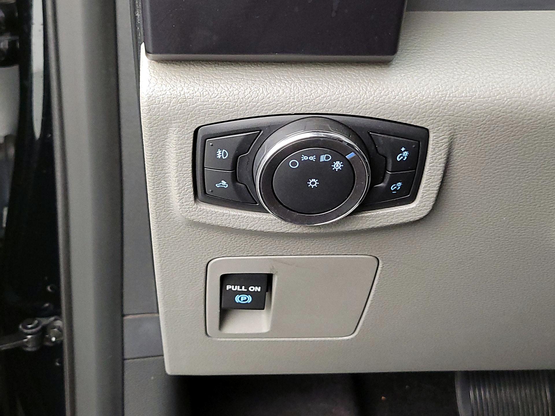 Thumbnail: 2017 Ford F-150 - 13