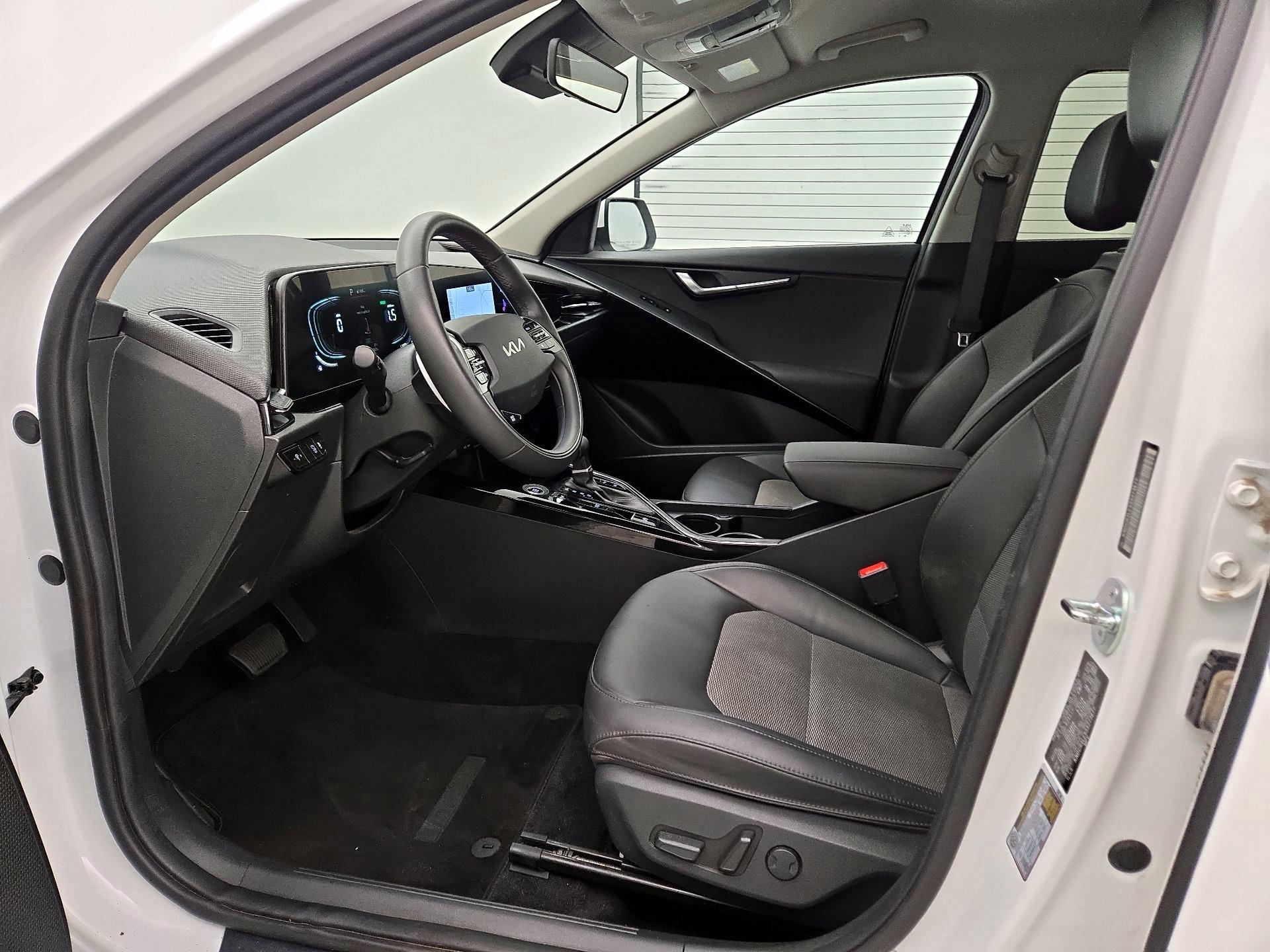Thumbnail: 2025 Kia Niro - 11
